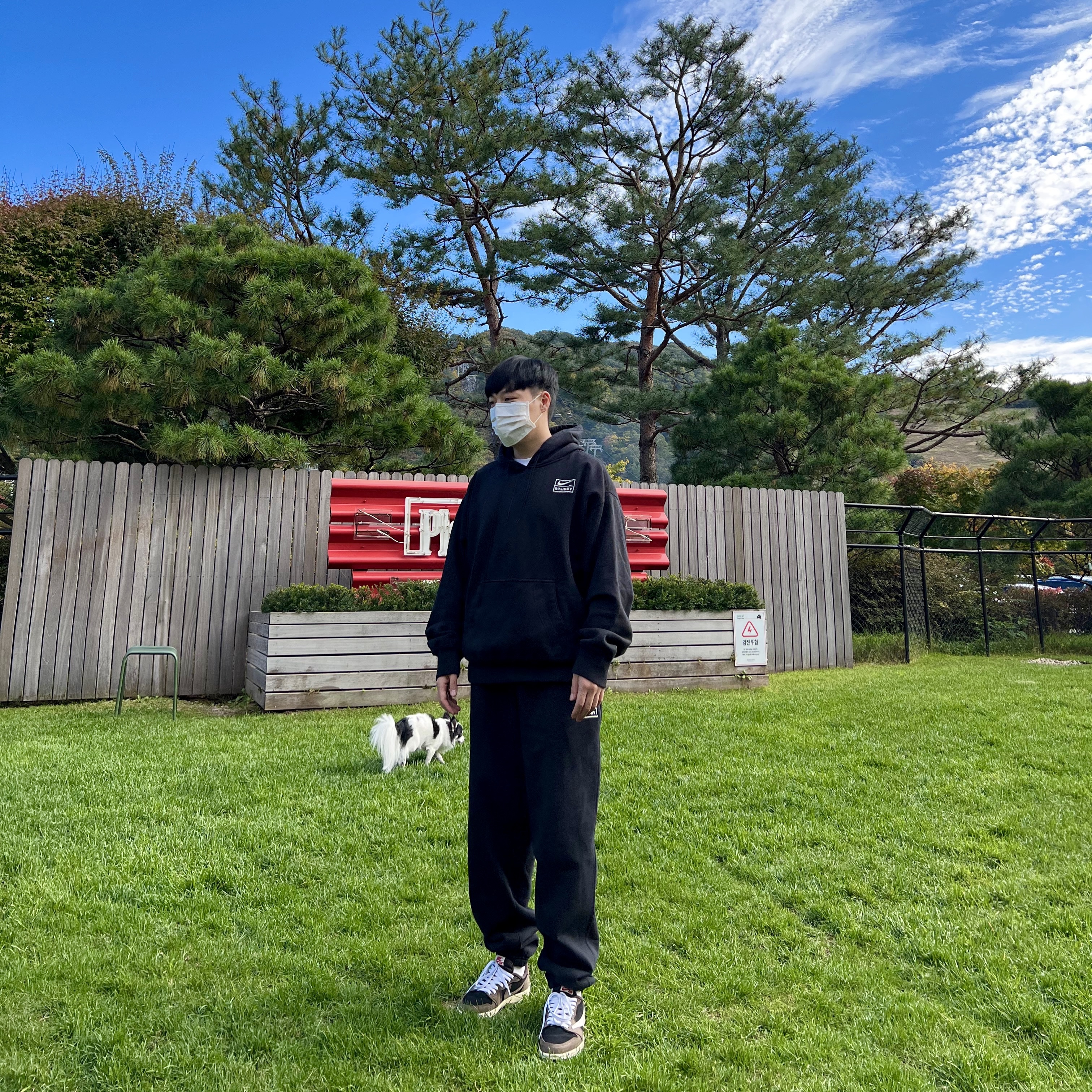 Nike x Stussy NRG RA Washed Pullover Hoodie Black (DN4028-010), Nike x Stussy NRG RA Washed Fleece Pants Black (DN4030-010) 착용 스타일