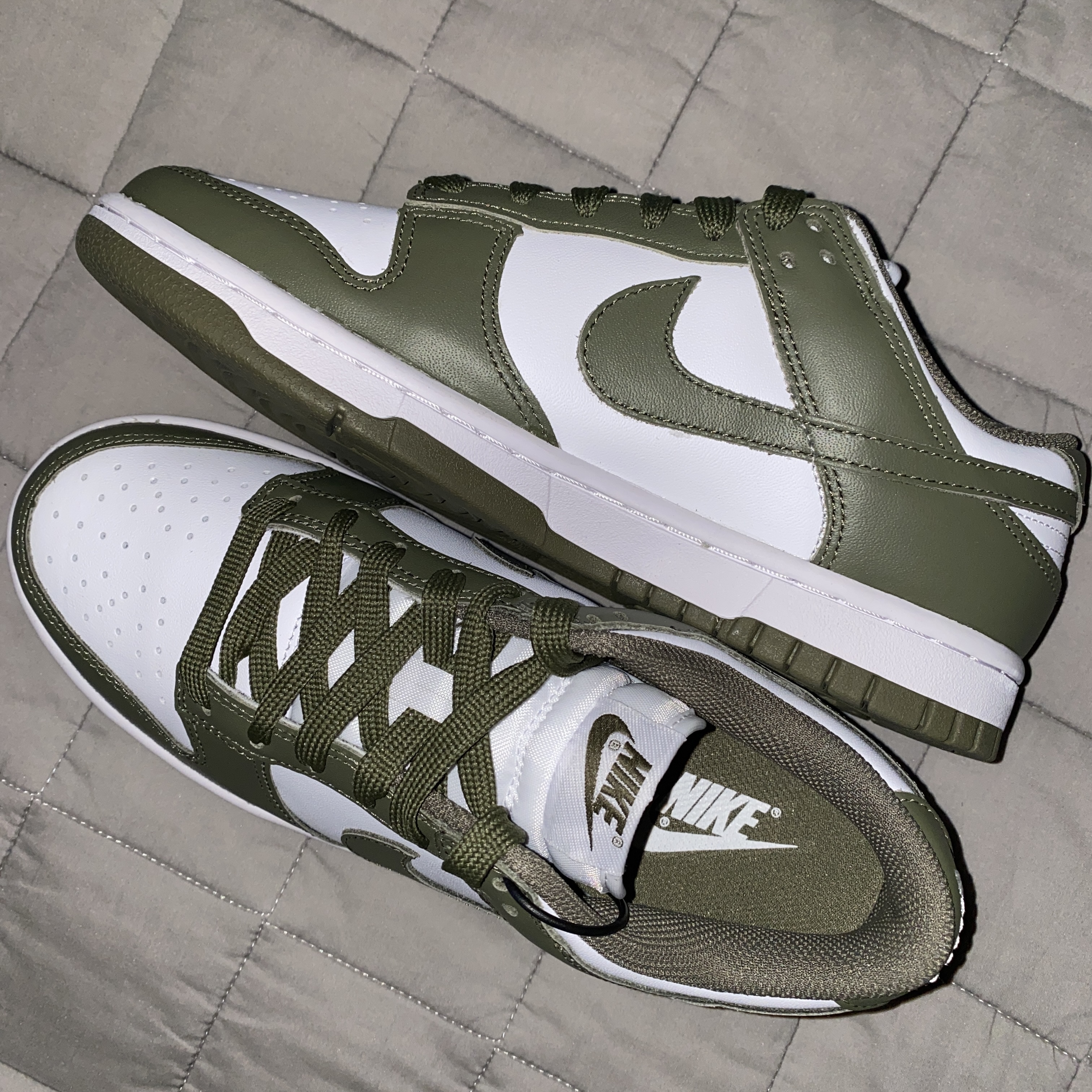 (W) Nike Dunk Low Medium Olive 착용 스타일 - 1