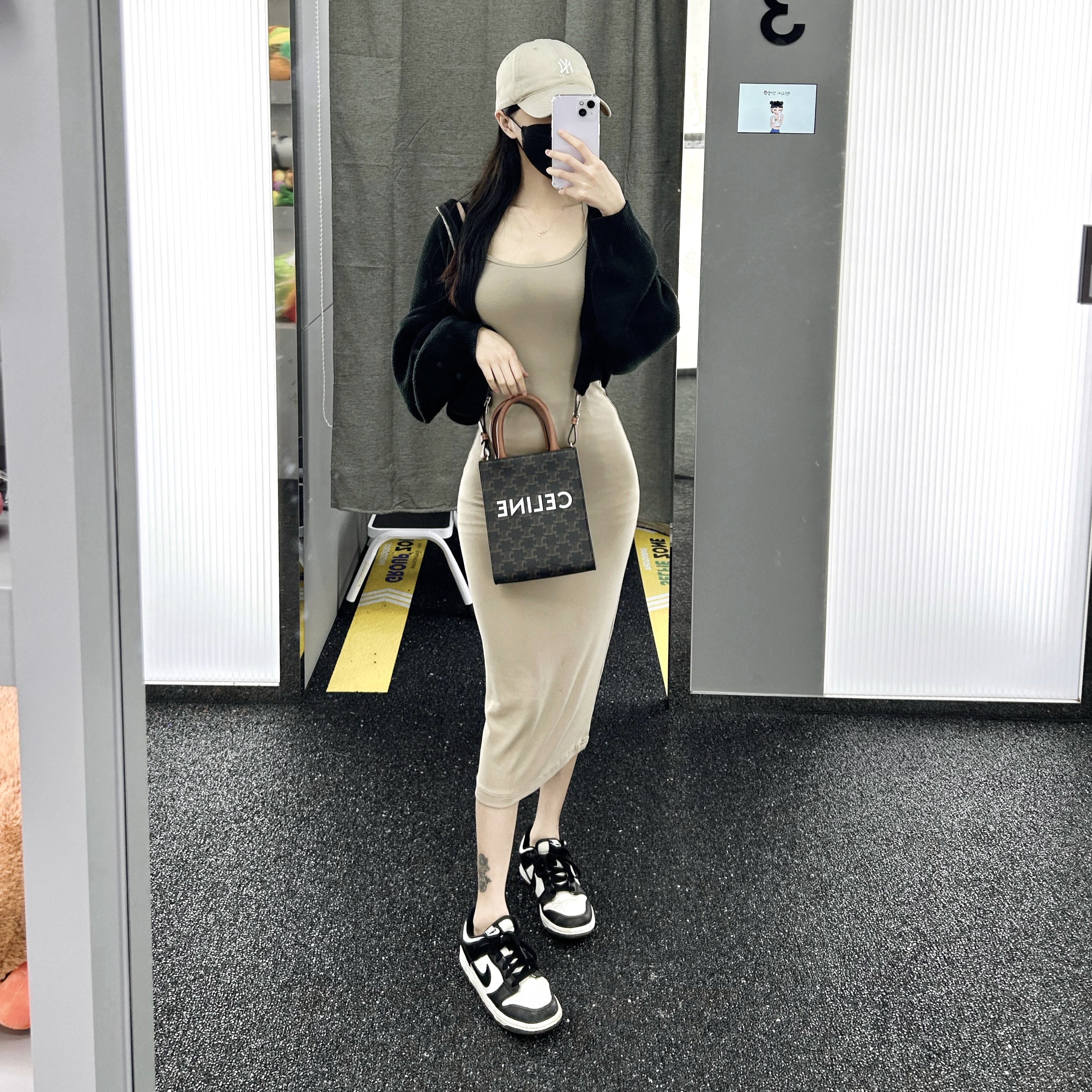 Celine Mini Vertical Cabas in Triomphe Canvas and Calfskin with Celine Print Tan, (W) Nike Dunk Low Black 착용 스타일 - 1