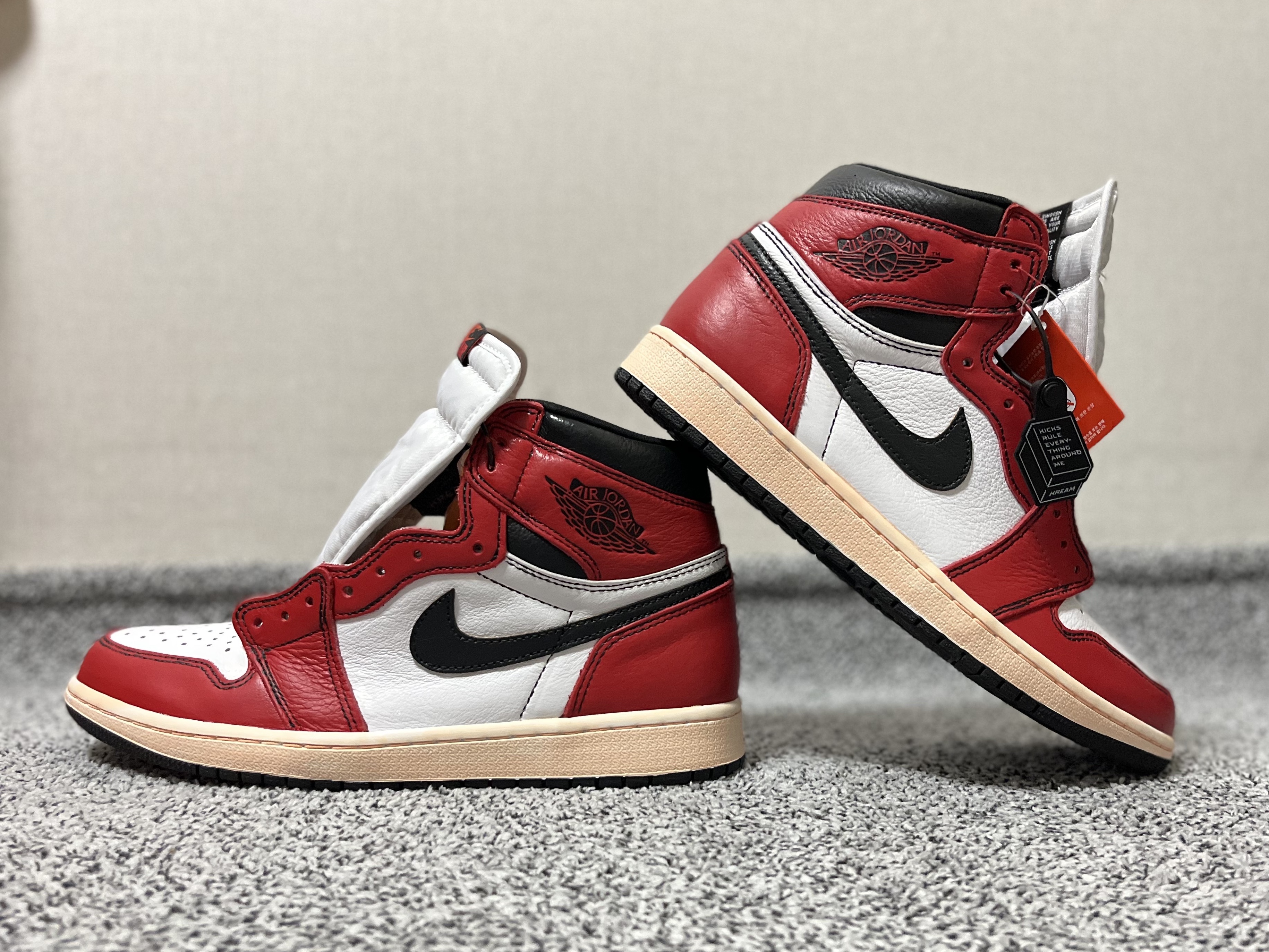 Jordan 1 Retro High OG Light Fusion Red 착용 스타일 - 2