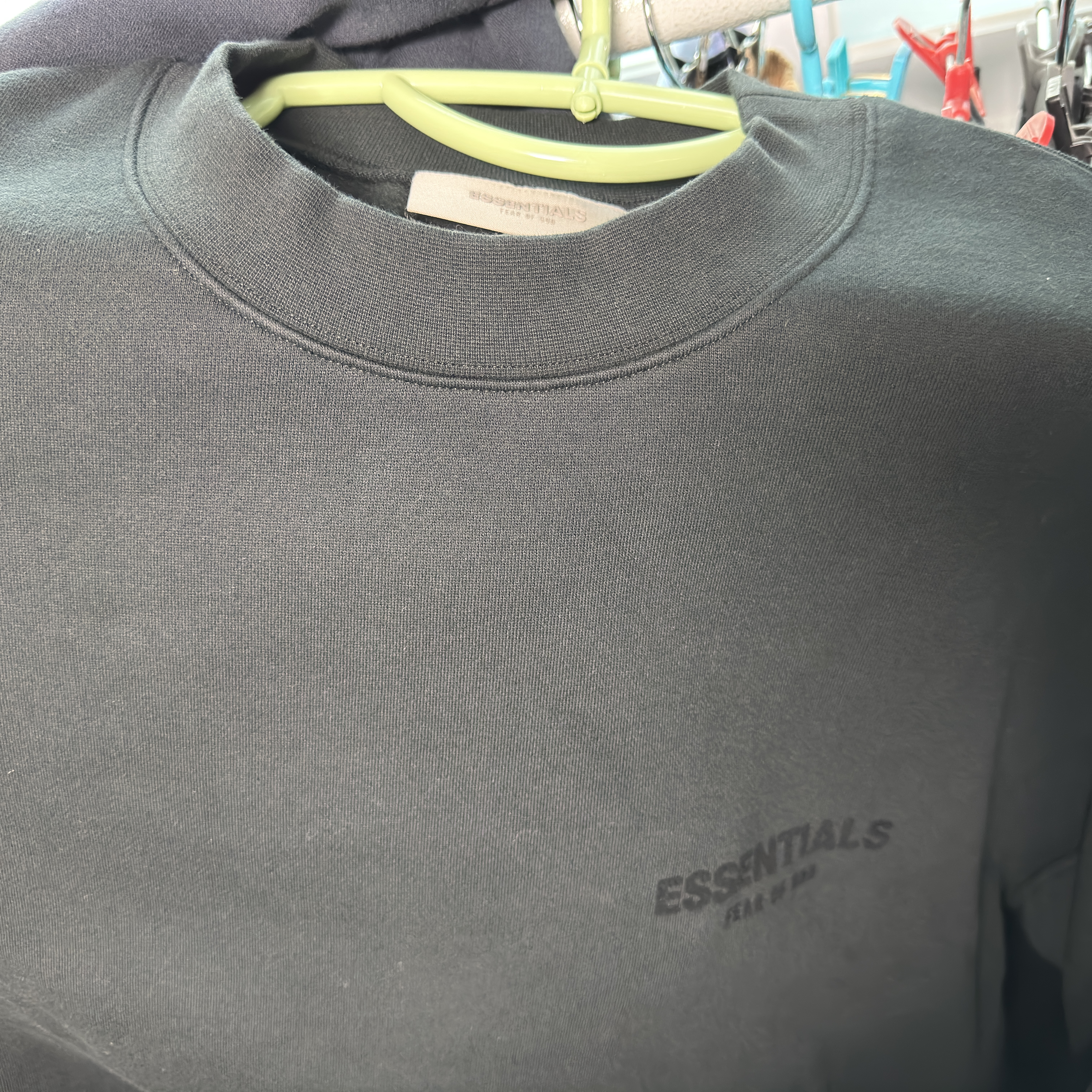 Essentials The Core Collection Crewneck Sweatshirt Stretch Limo 착용 스타일