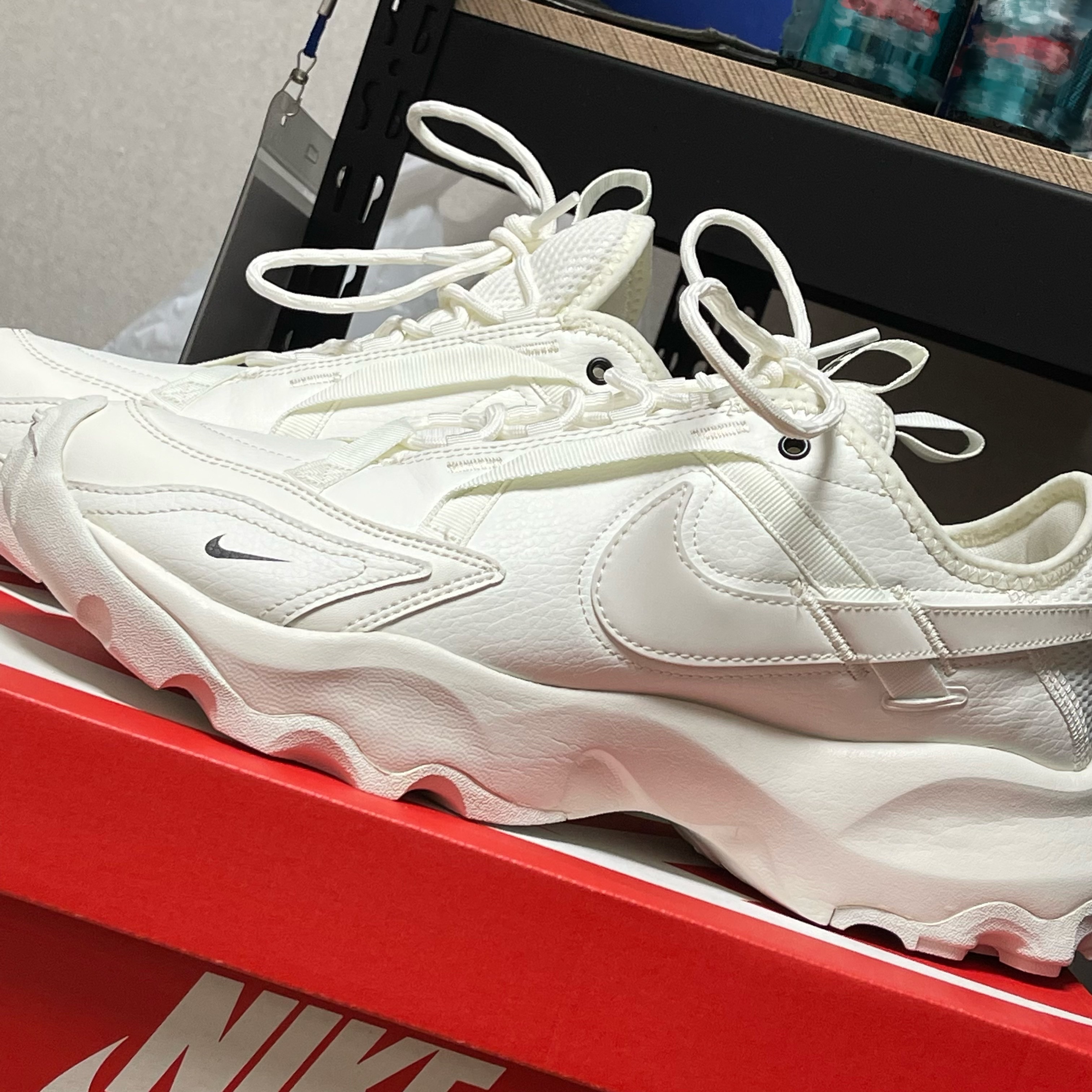 (W) Nike TC 7900 Summit White 착용 스타일 - 1