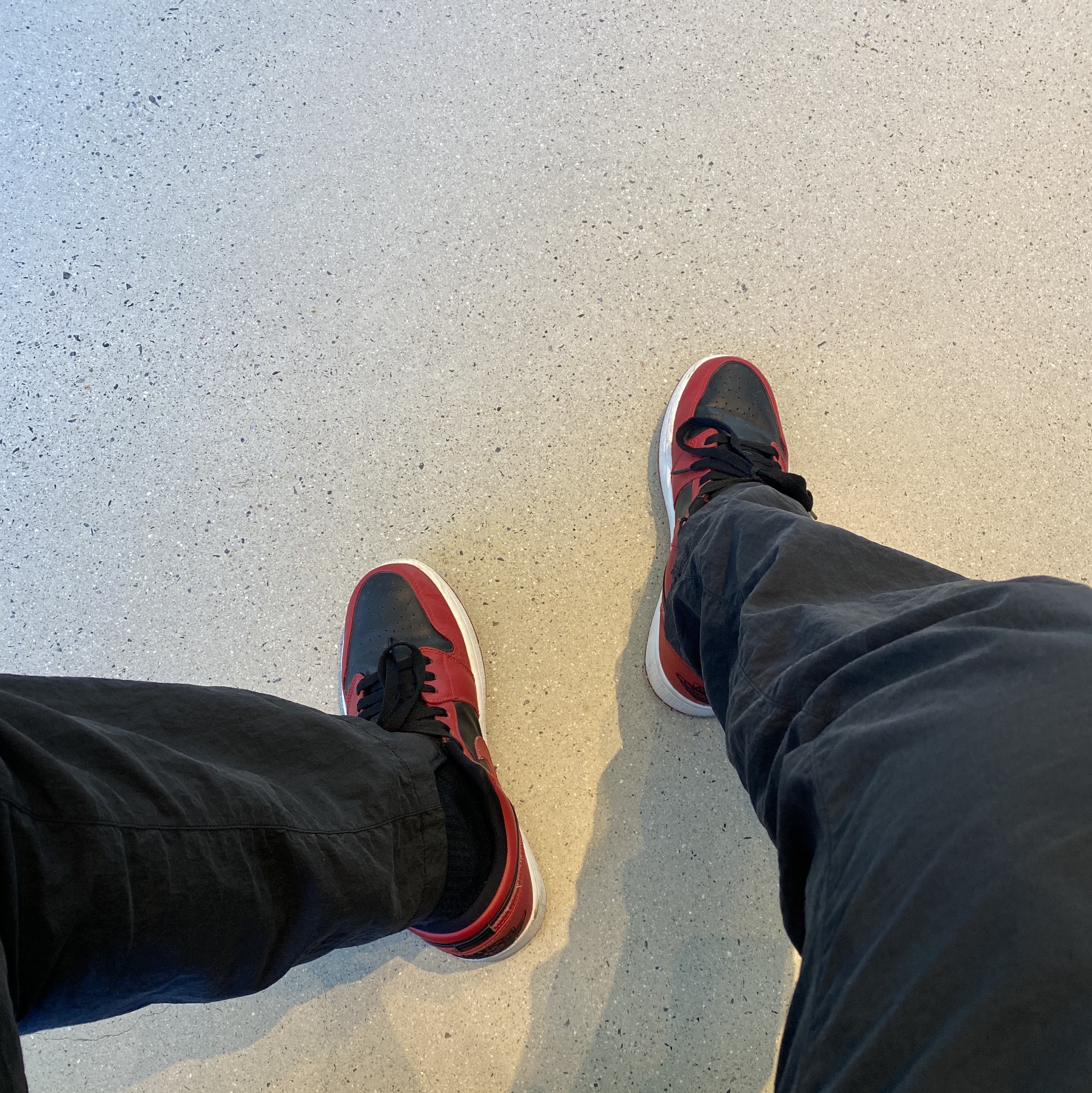 Jordan 1 Low Varsity Red 착용 스타일 - 1