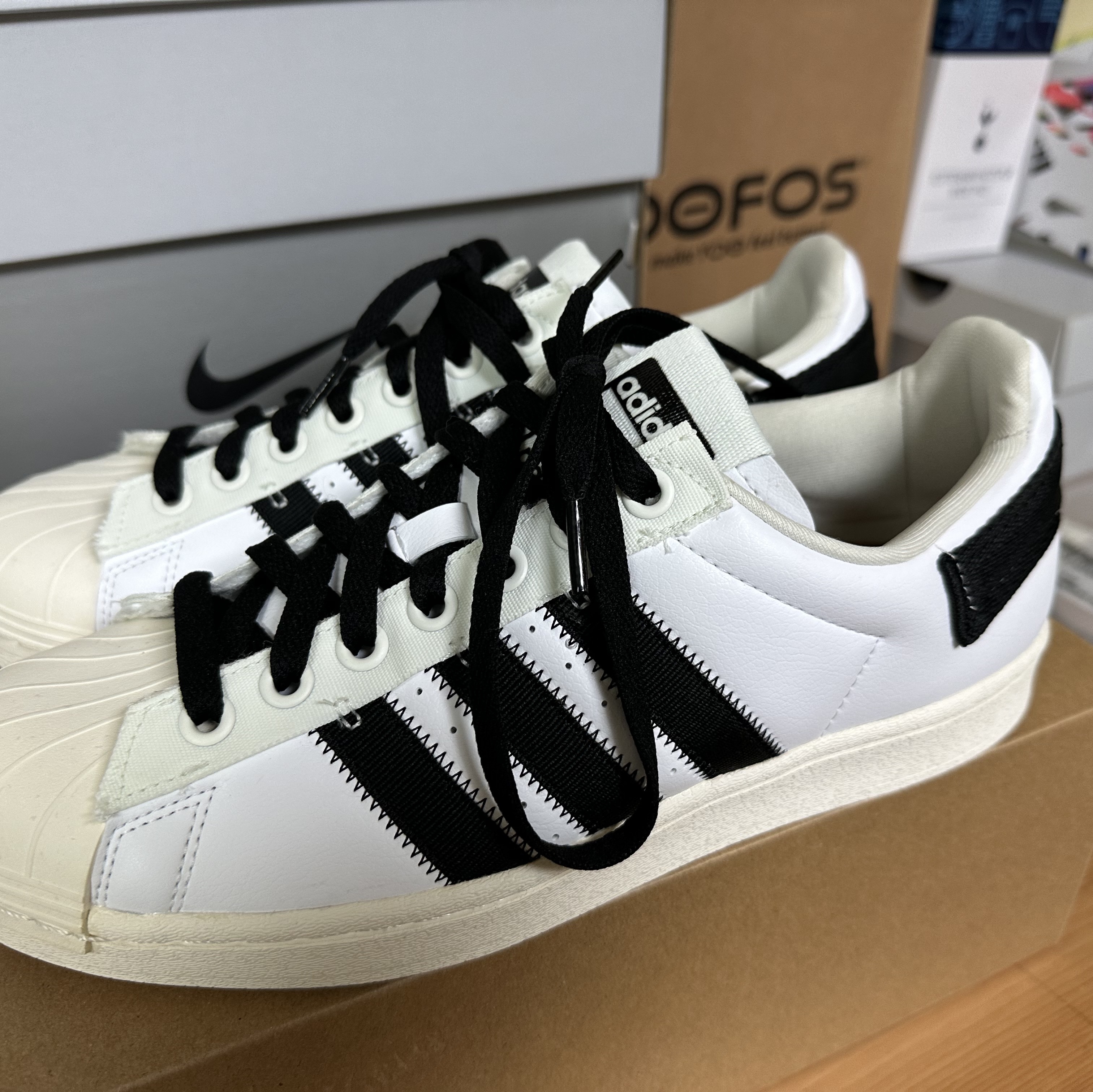 Adidas x Parley Superstar White 착용 스타일 - 1