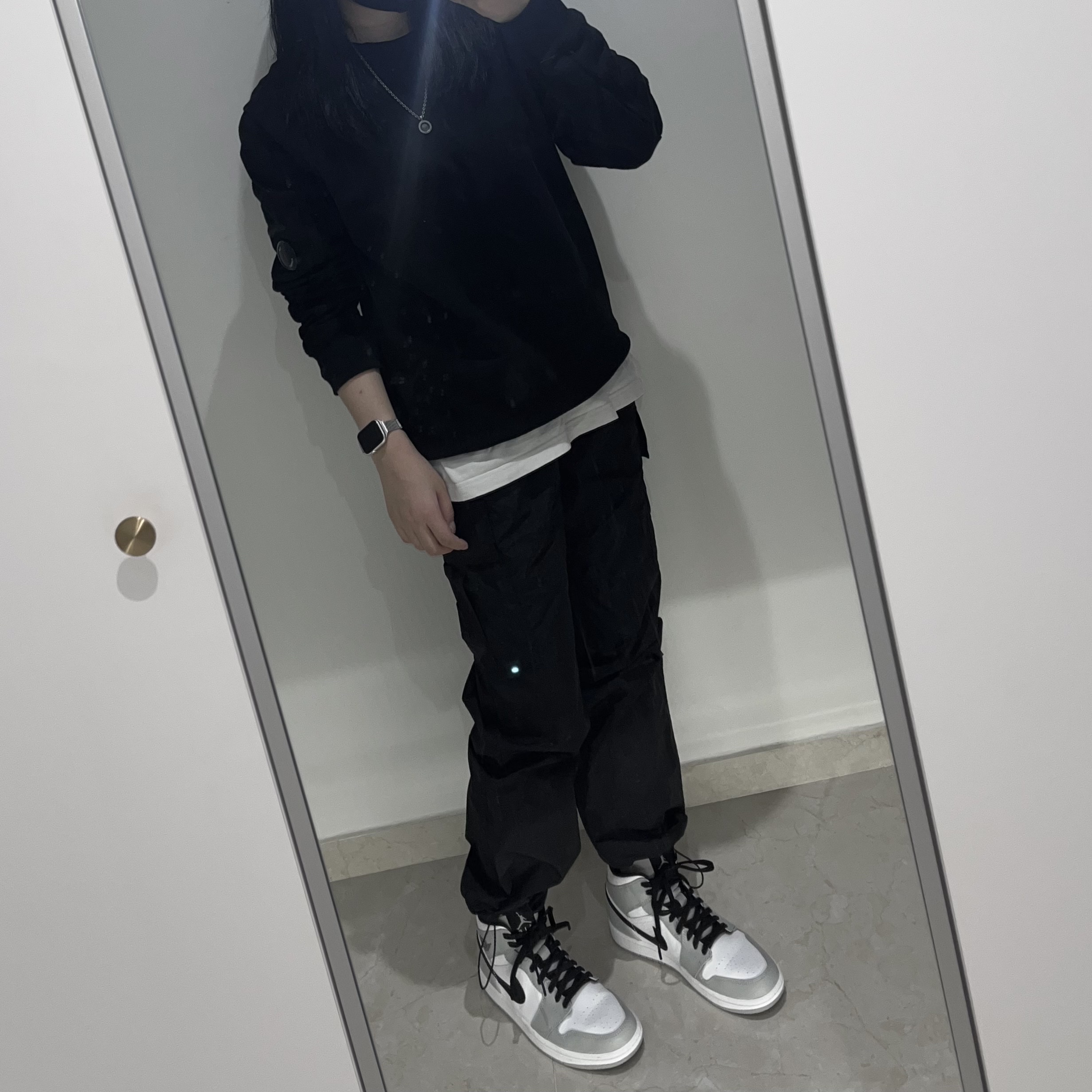 C.P. Company Diagonal Raised Fleece Sweatshirt Black - 22FW, Jordan 1 Mid Light Smoke Grey 착용 스타일