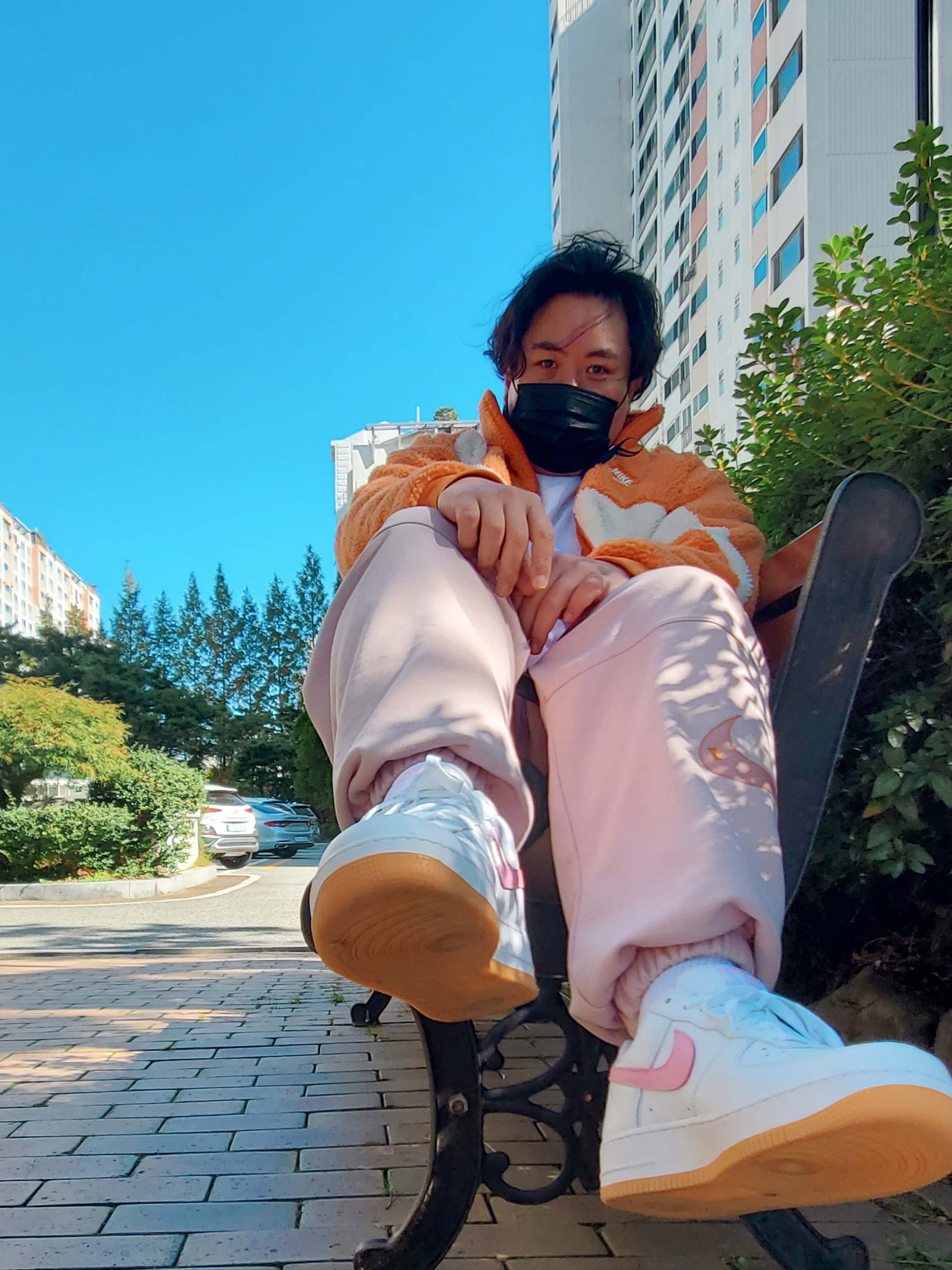 Nike Air Force 1 Low Retro Color of the Month White Pink, Nike Big Swoosh Full Zip Jacket Hot Curry 착용 스타일