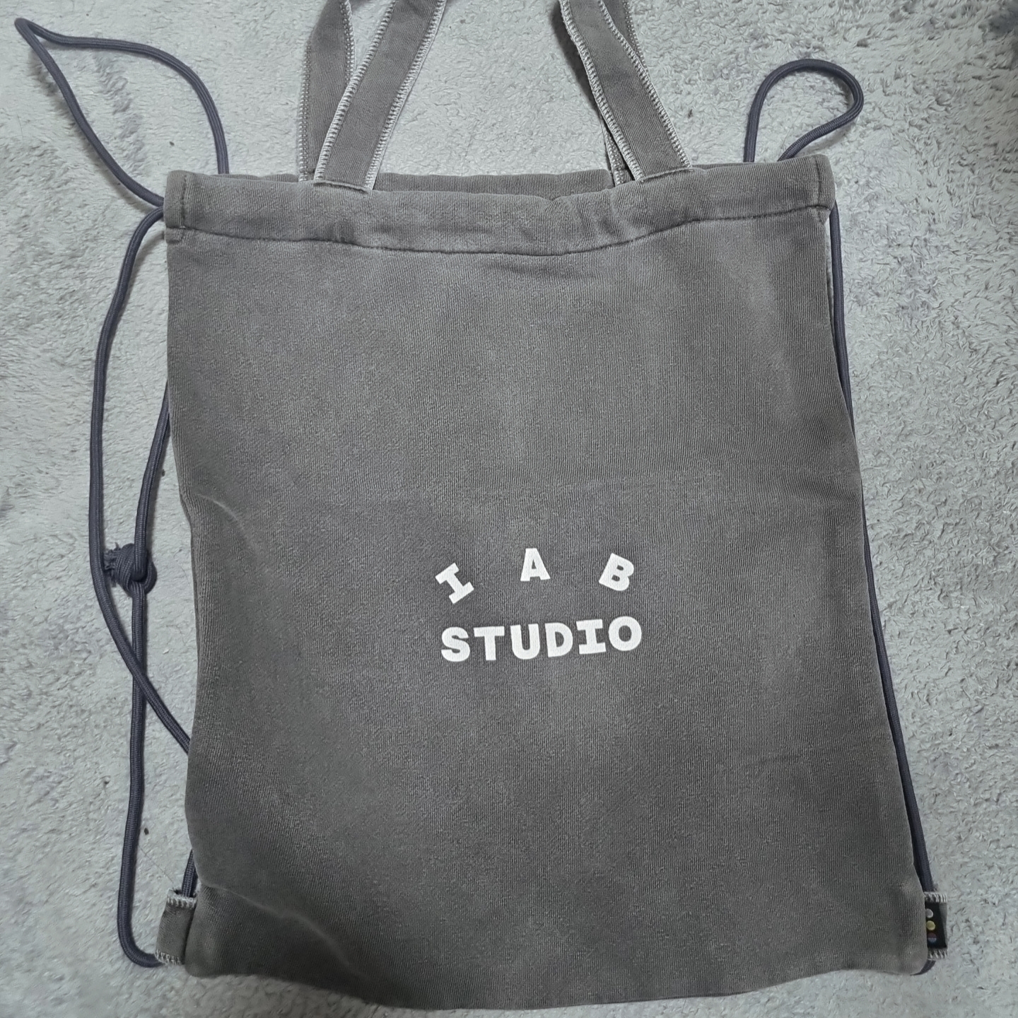 IAB Studio Pigment Hoodie & Sack Black, IAB Studio Pigment Sack Black 착용 스타일 - 2