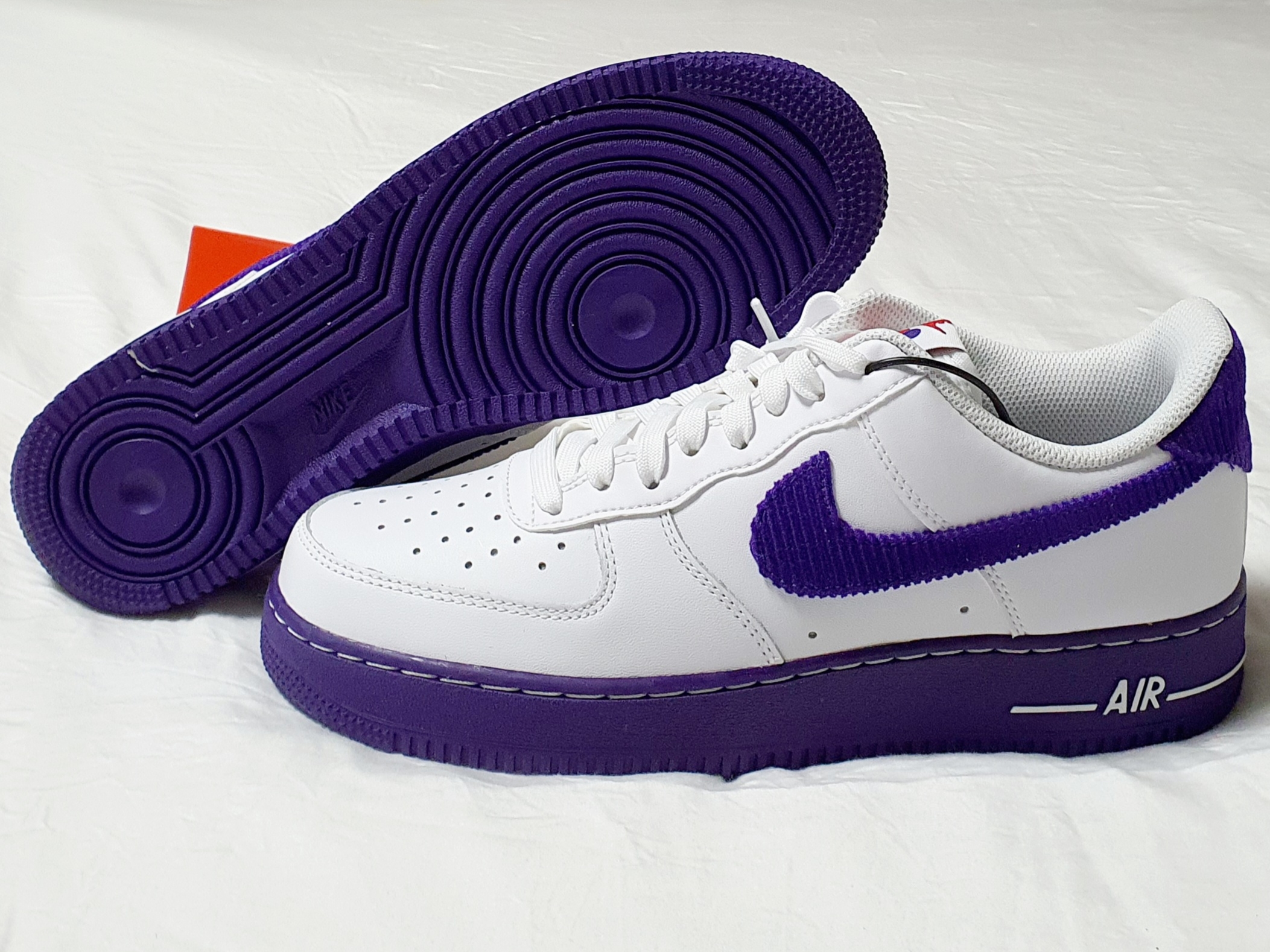 Nike Air Force 1 '07 LV8 EMB White and Court Purple 착용 스타일 - 5