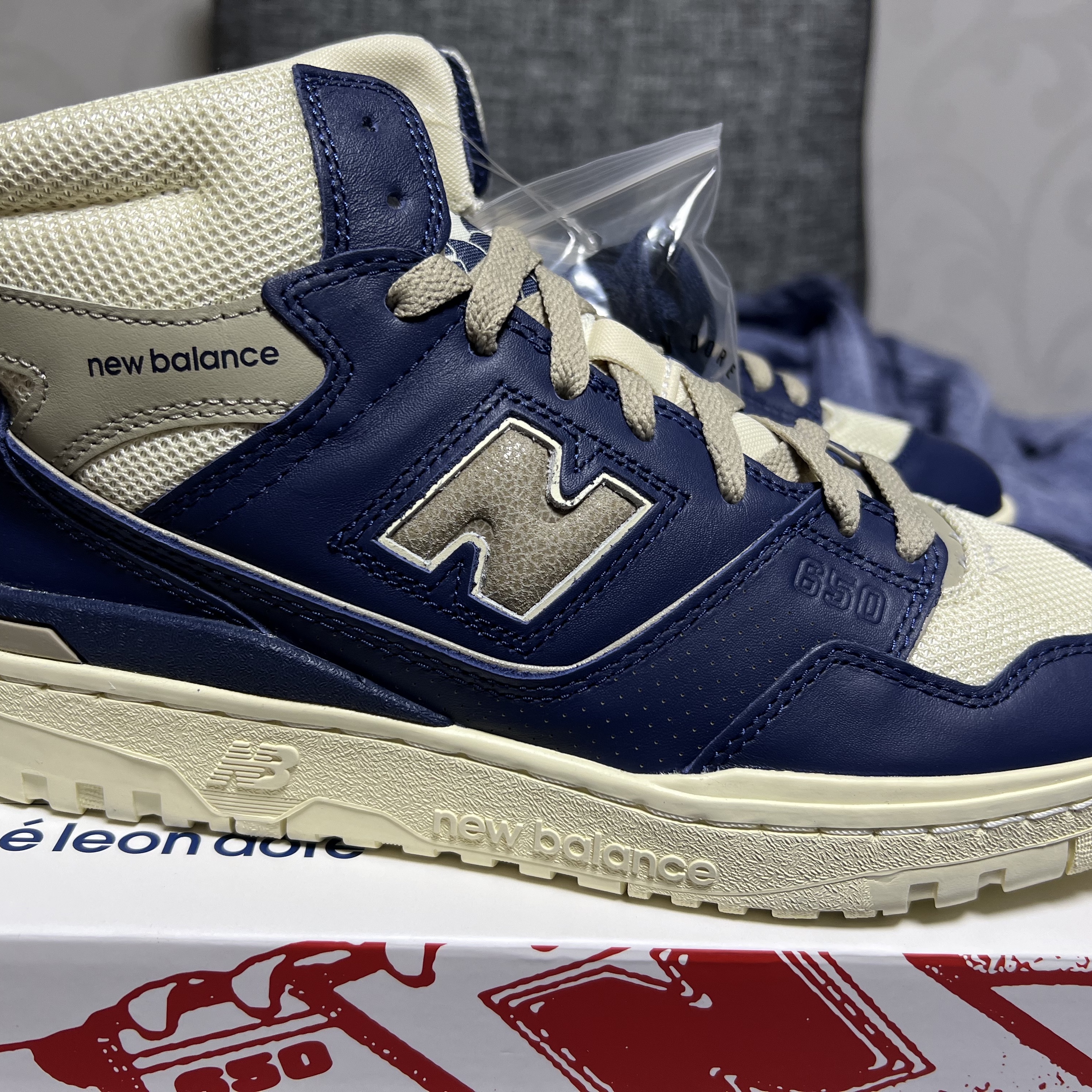 New Balance x Aime Leon Dore 650R Navy 착용 스타일 - 2