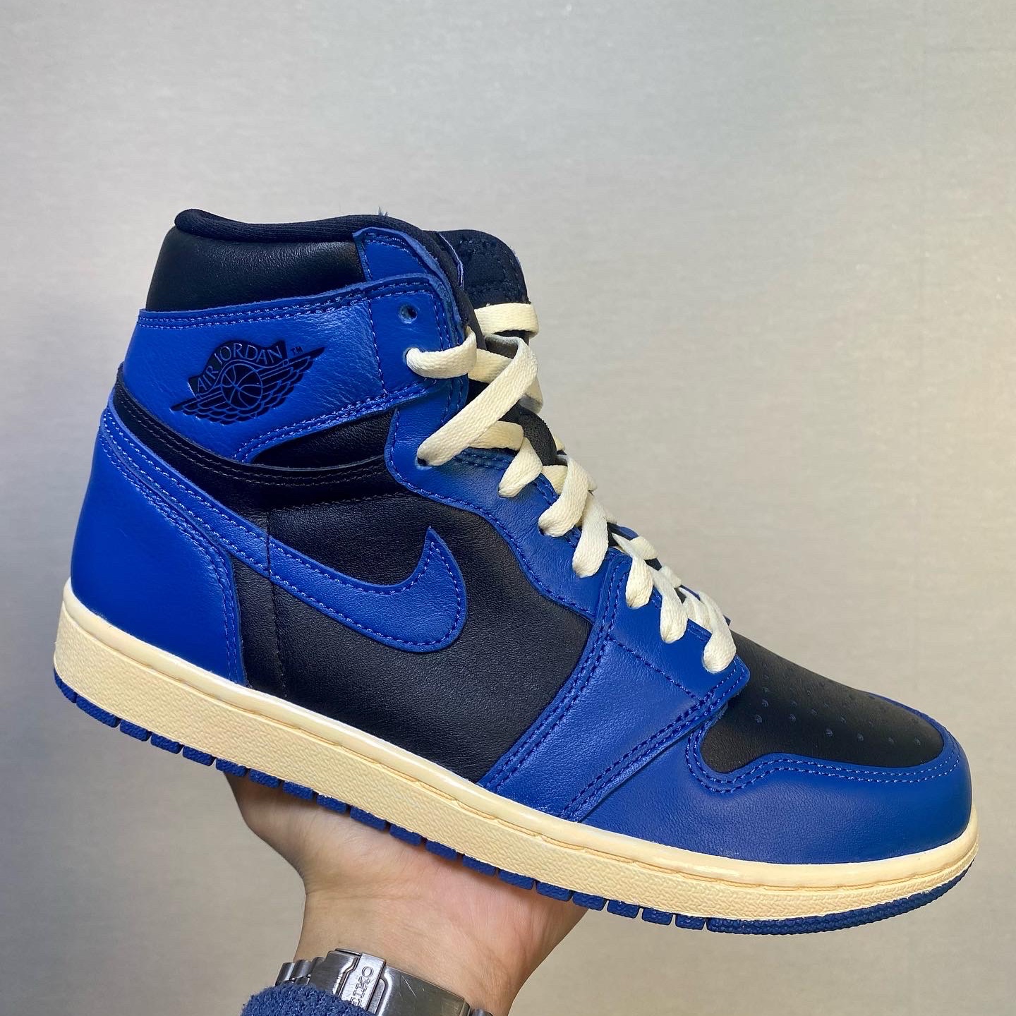 Jordan 1 Retro High OG Dark Marina Blue 착용 스타일 - 1