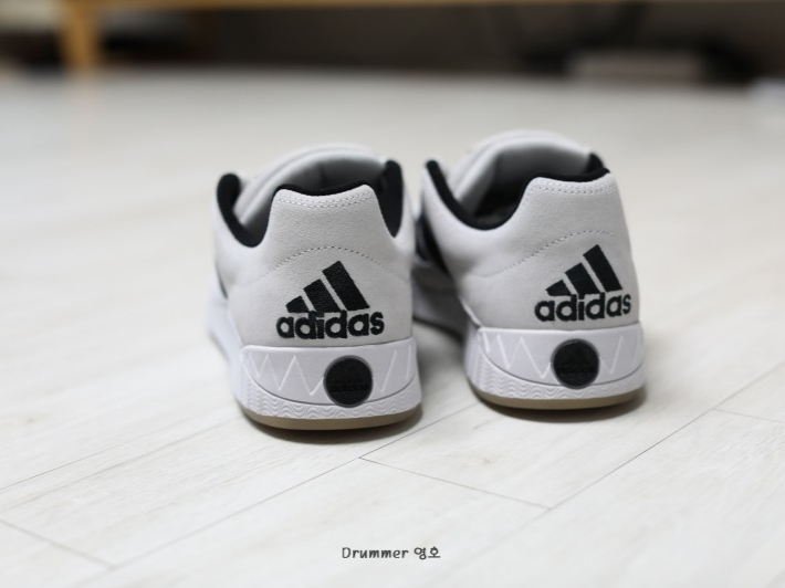 Adidas Adimatic Grey One 착용 스타일 - 3