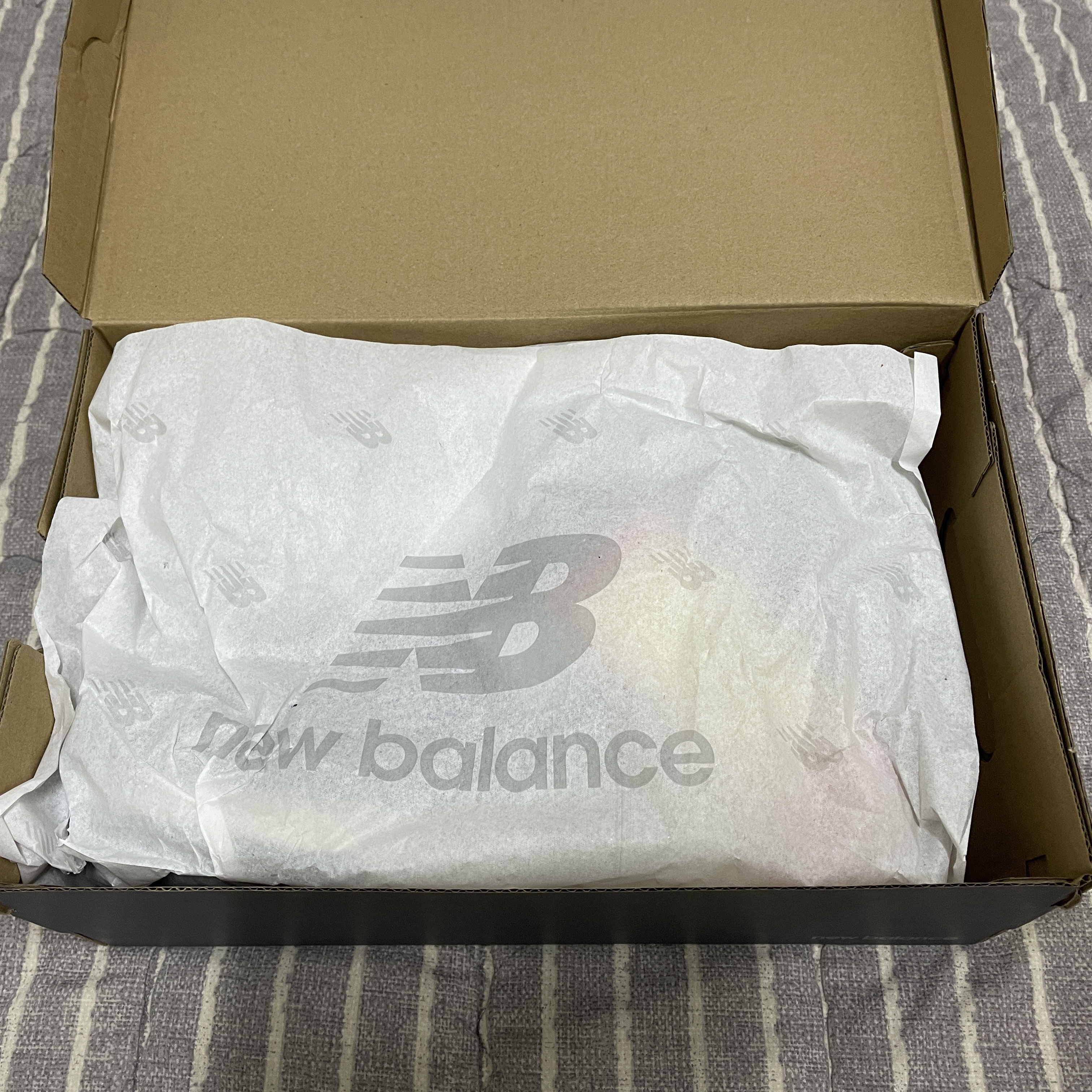 New Balance 2002R Eclipse Castlerock 착용 스타일 - 4