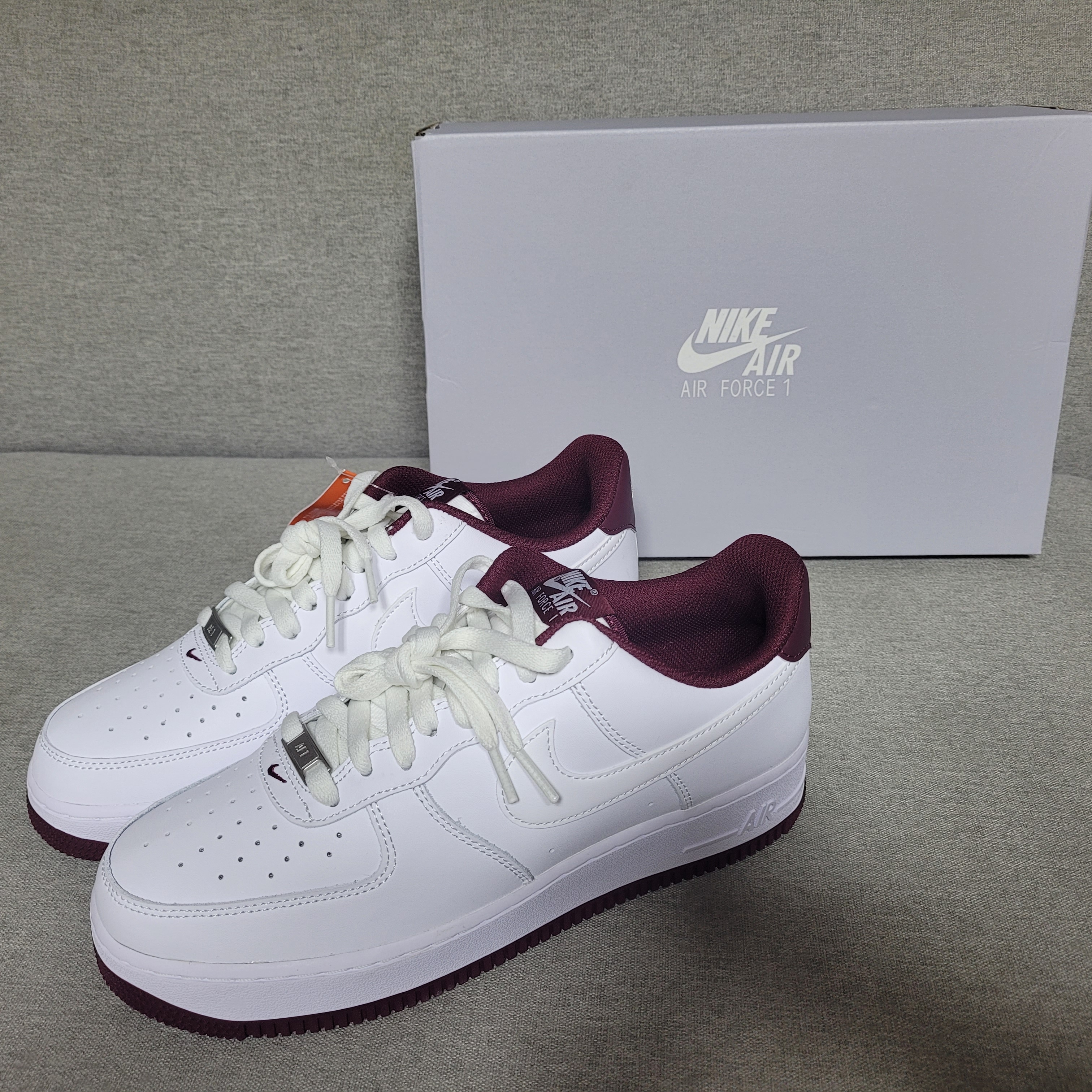 Nike Air Force 1 '07 Low White Dark Beetroot 착용 스타일
