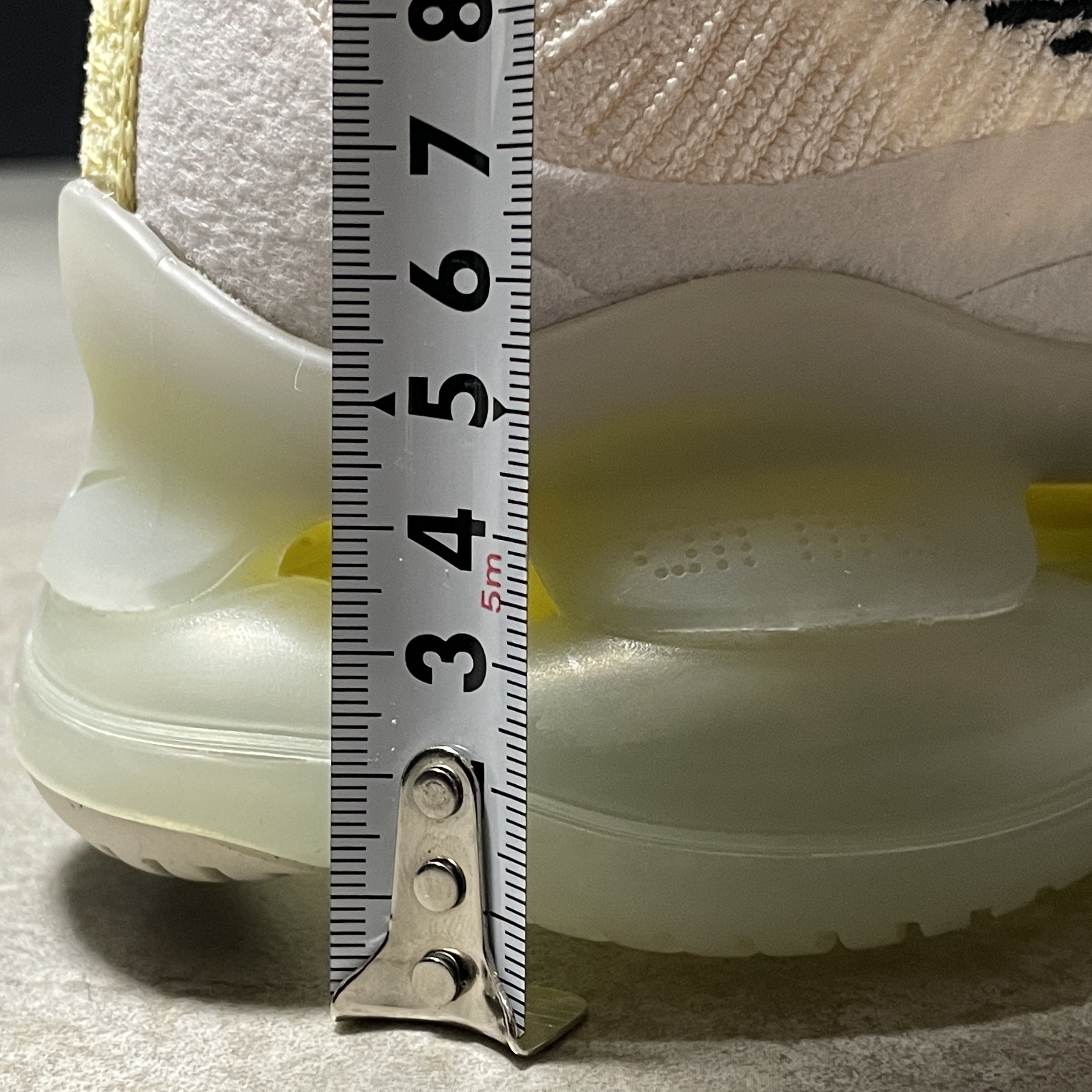 Nike Air Max Scorpion Flyknit Lemon Wash 착용 스타일 - 4