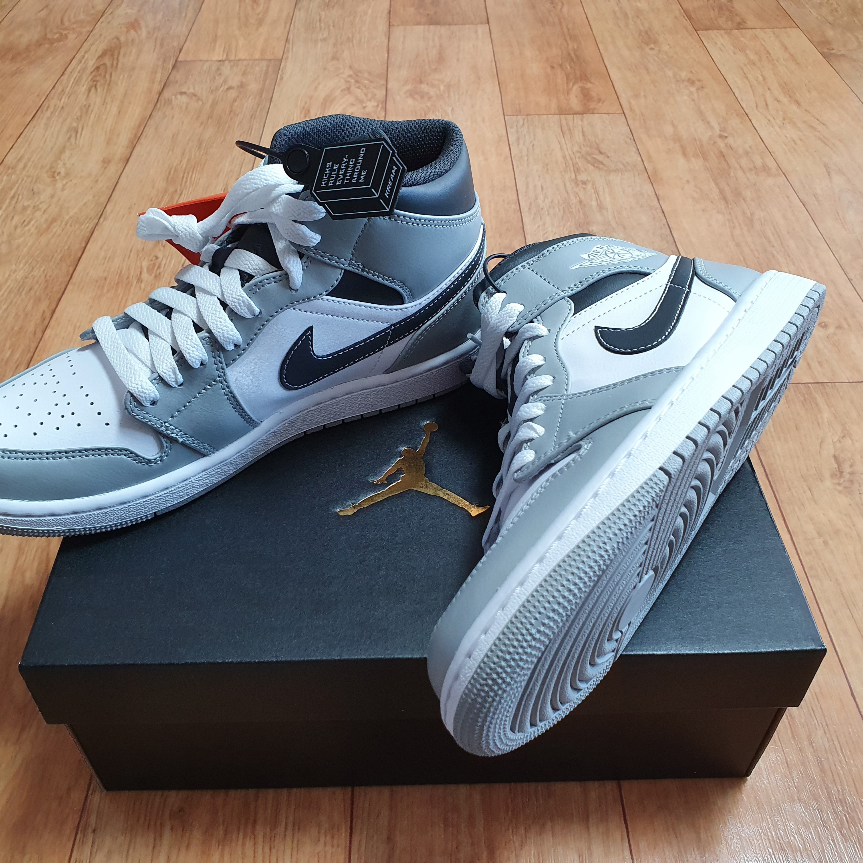 Jordan 1 Mid Light Smoke Grey Anthracite 착용 스타일 - 1