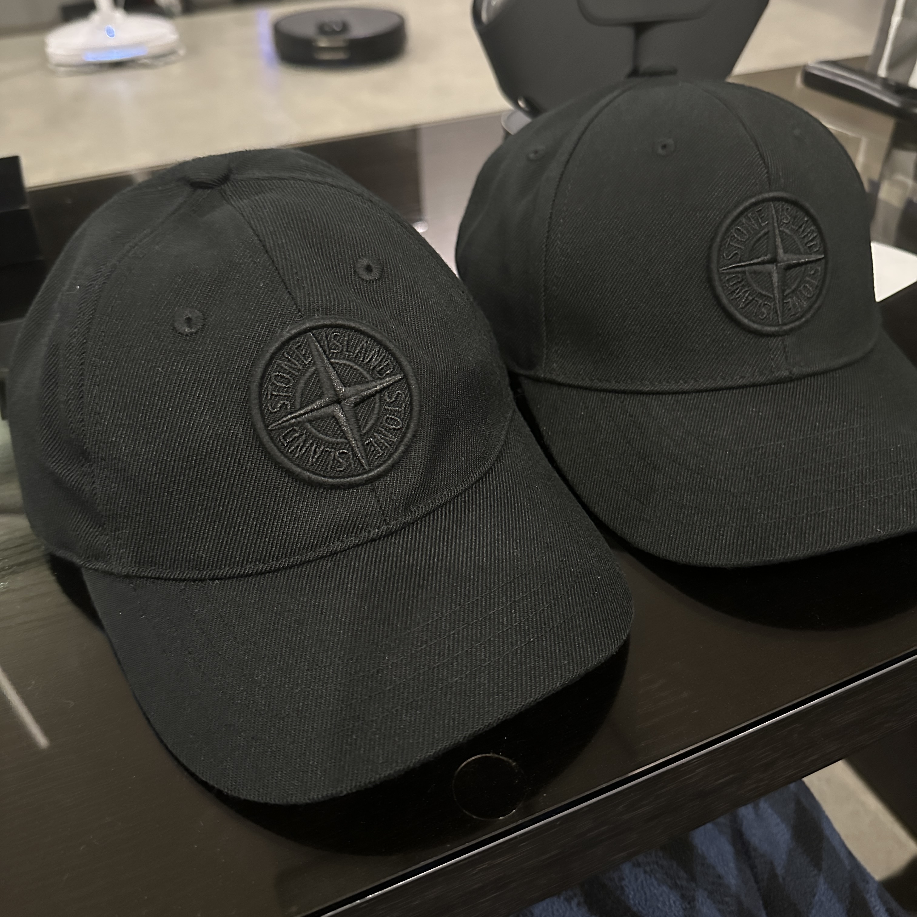 Stone Island 99468 Tonal Logo Cap Black - 21SS, Stone Island 99675 6-Panel Cap Black 착용 스타일 - 4