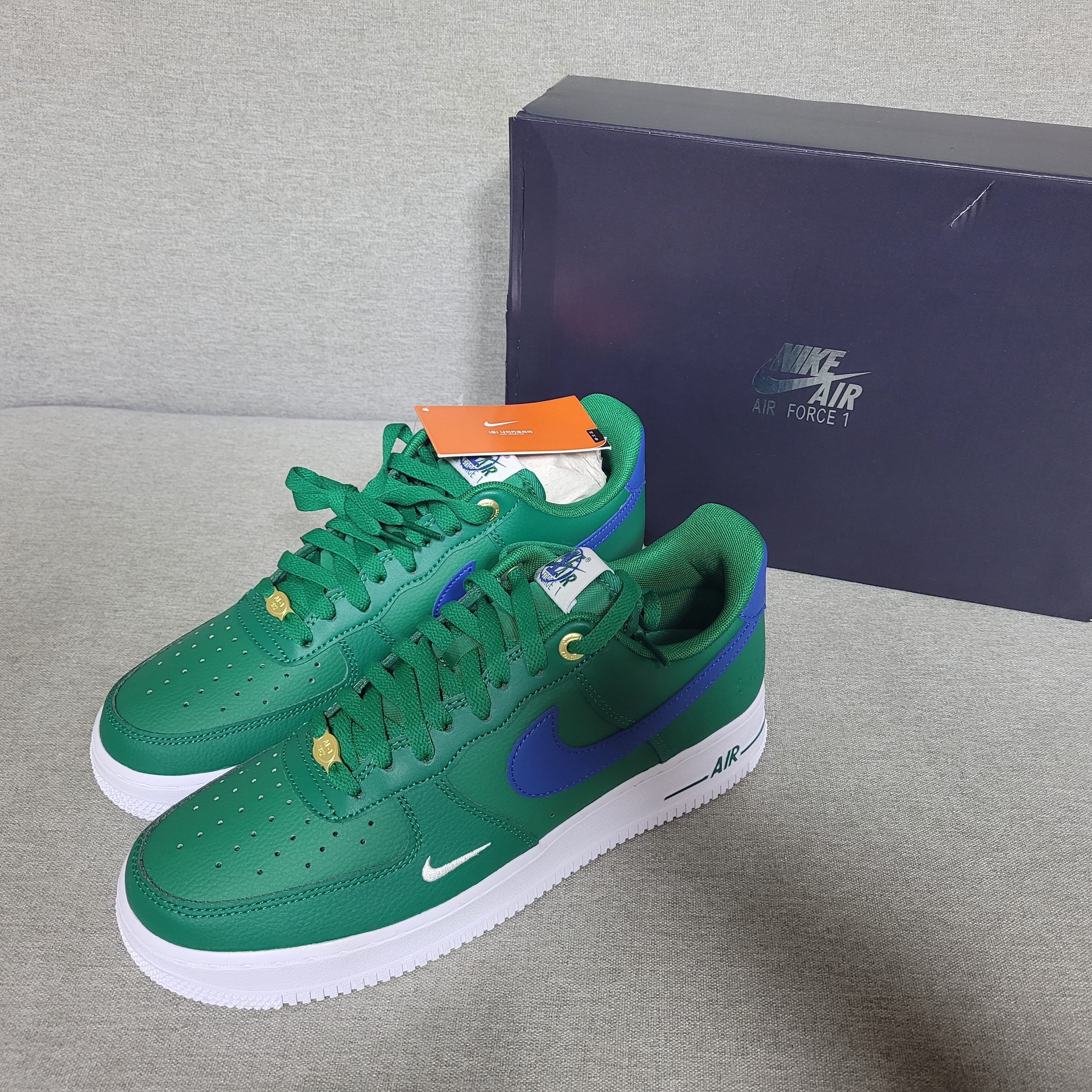 Nike Air Force 1 '07 LV8 40th Anniversary Join Forces Malachite Blue Jay 착용 스타일