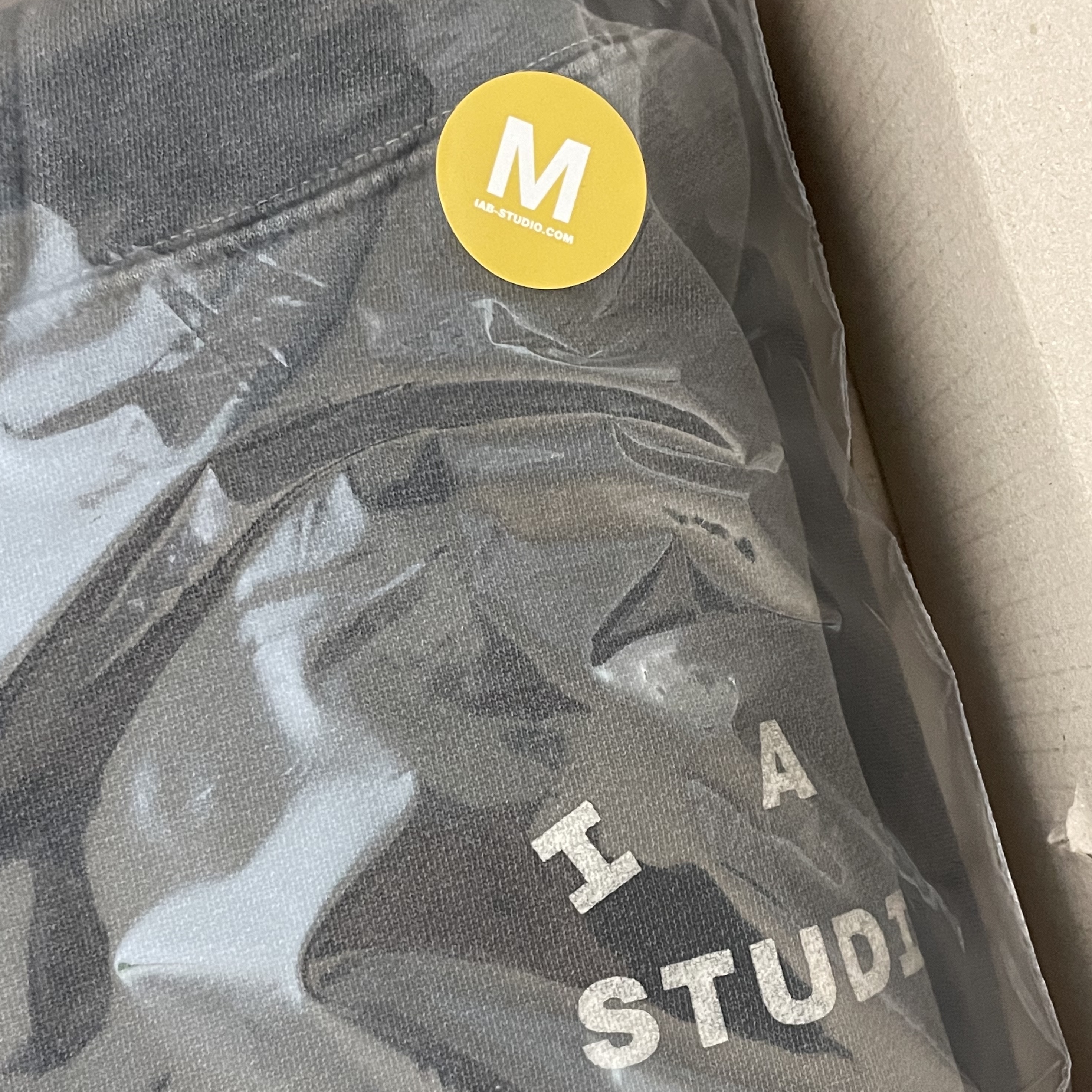 IAB Studio Pigment Hoodie & Sack Black 착용 스타일 - 1