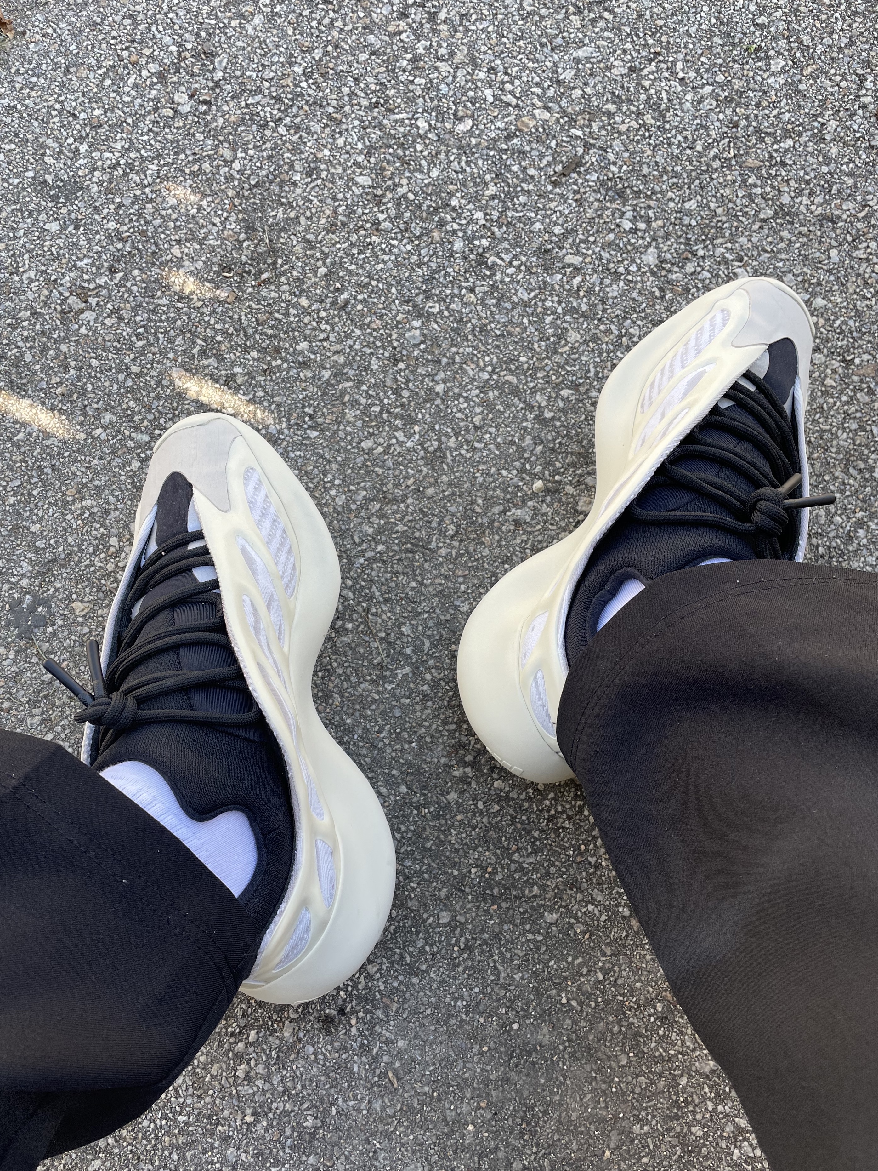 Adidas Yeezy 700 V3 Azael 2022/2023 착용 스타일