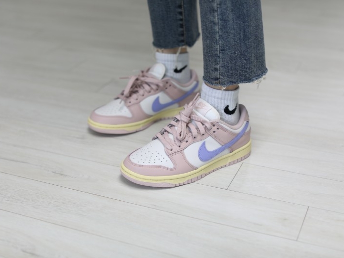 (W) Nike Dunk Low Pink Oxford 착용 스타일 - 1