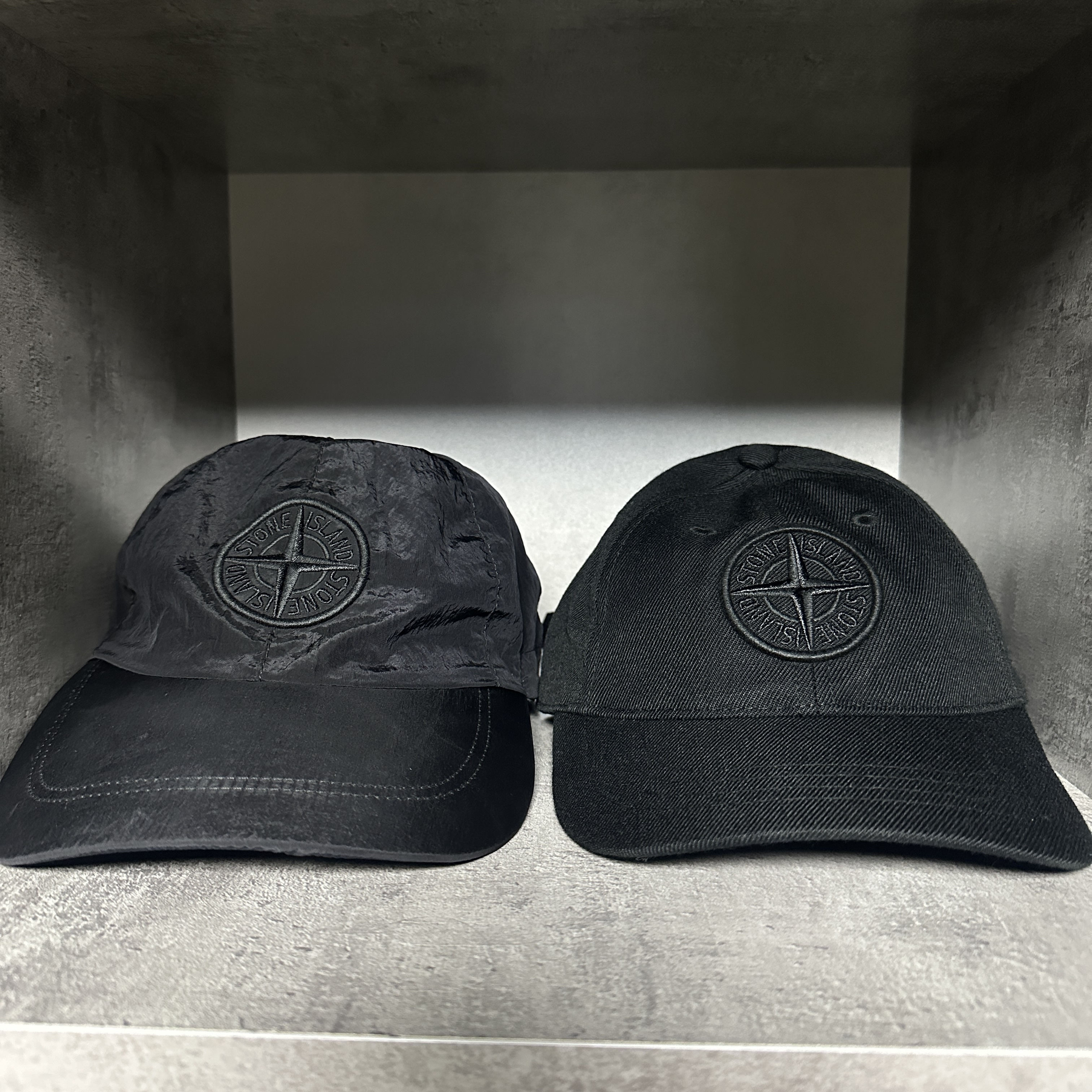 Stone Island 99468 Tonal Logo Cap Black - 21SS, Stone Island 99675 6-Panel Cap Black 착용 스타일 - 1
