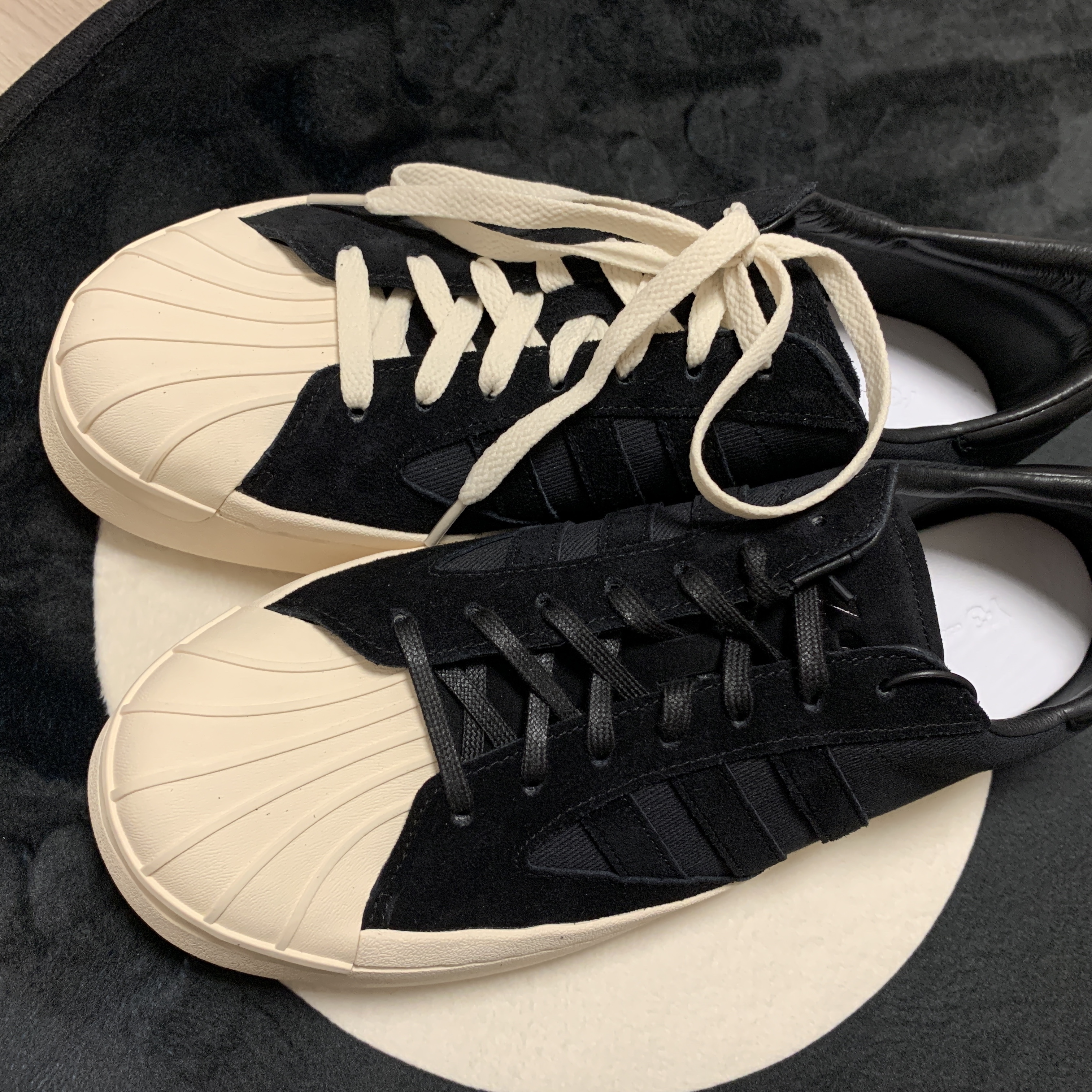 Y-3 Yohji Star Black 착용 스타일
