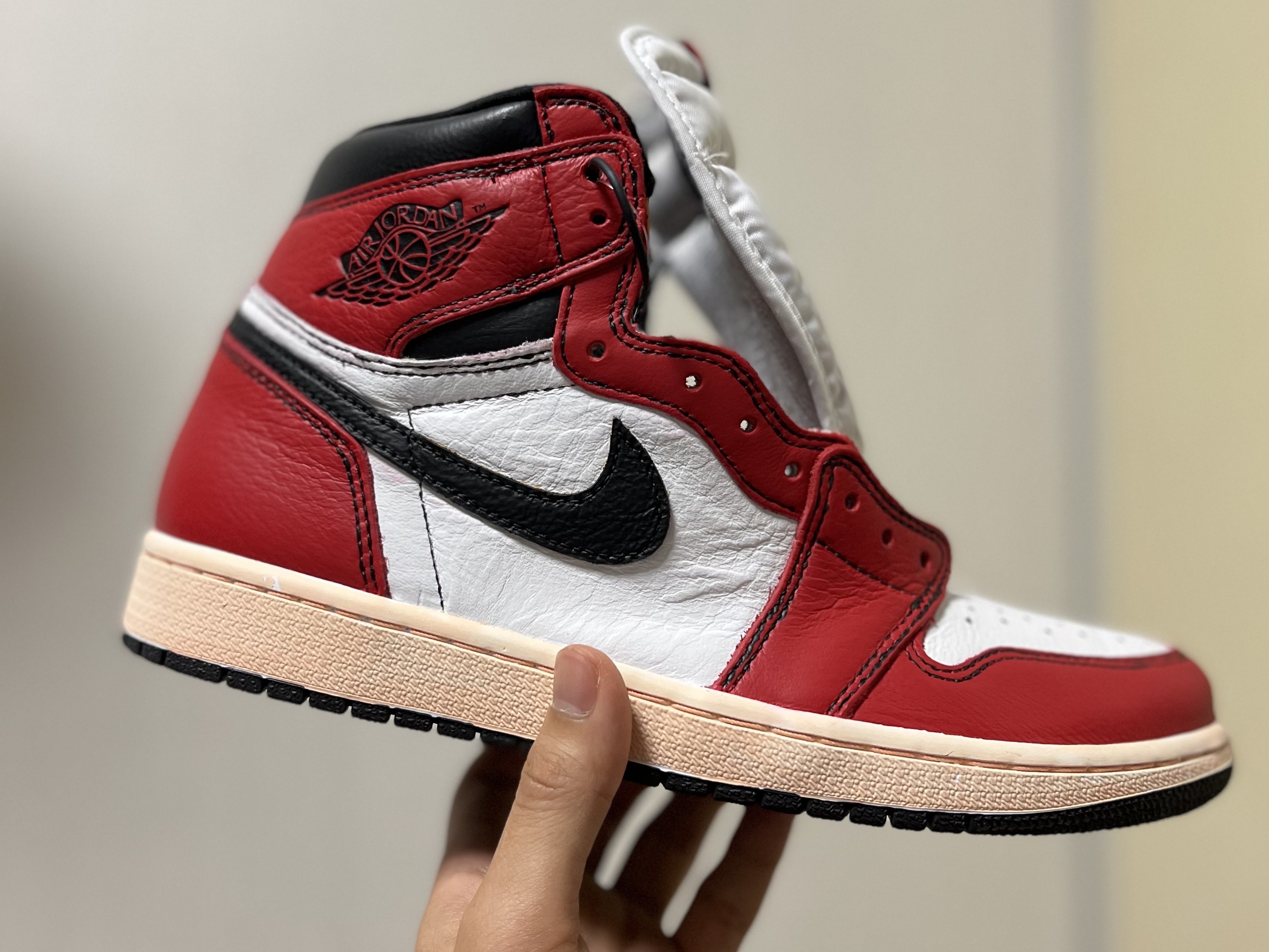 Jordan 1 Retro High OG Light Fusion Red 착용 스타일 - 1