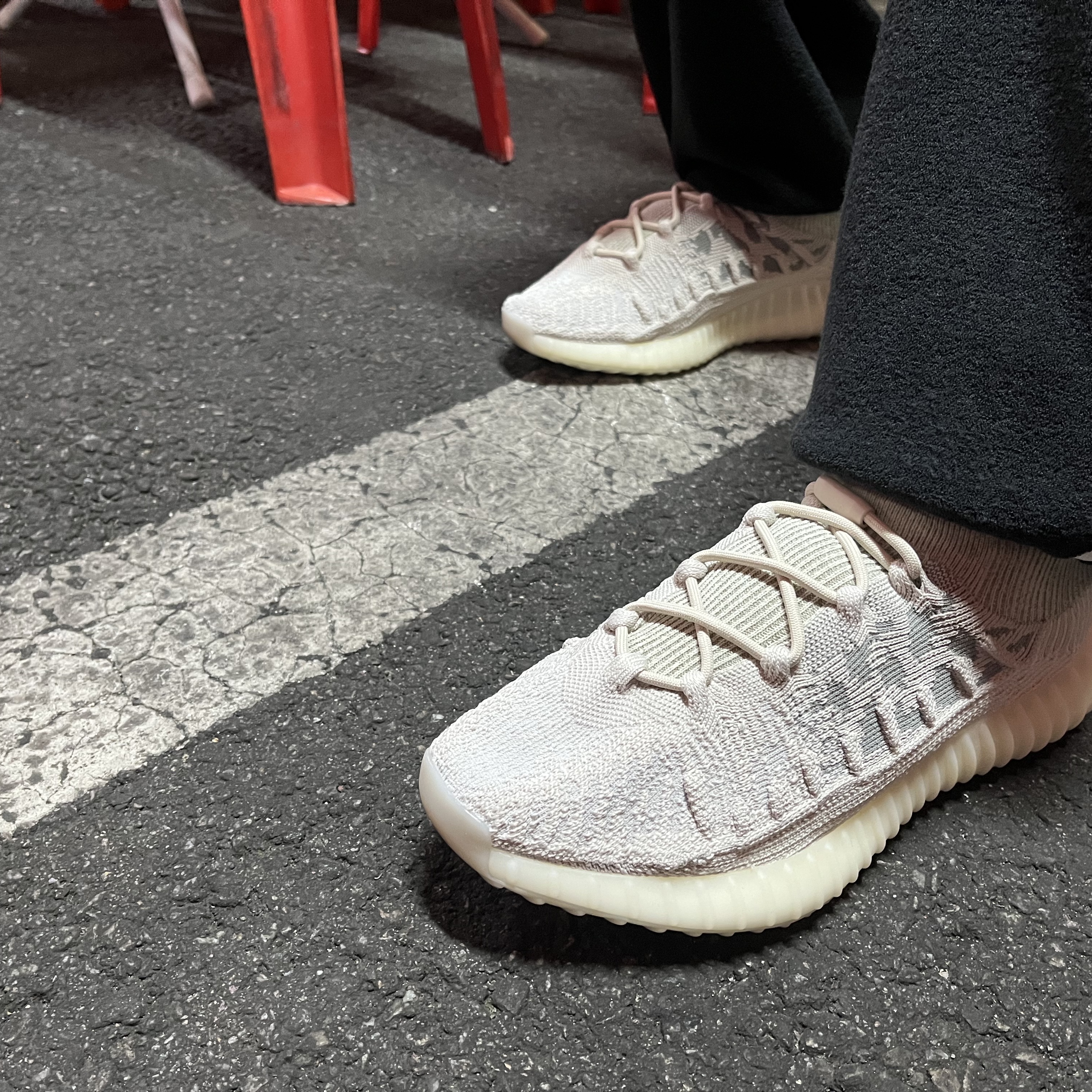 Adidas Yeezy 350 V2 CMPCT Slate Bone 2022/2023 착용 스타일