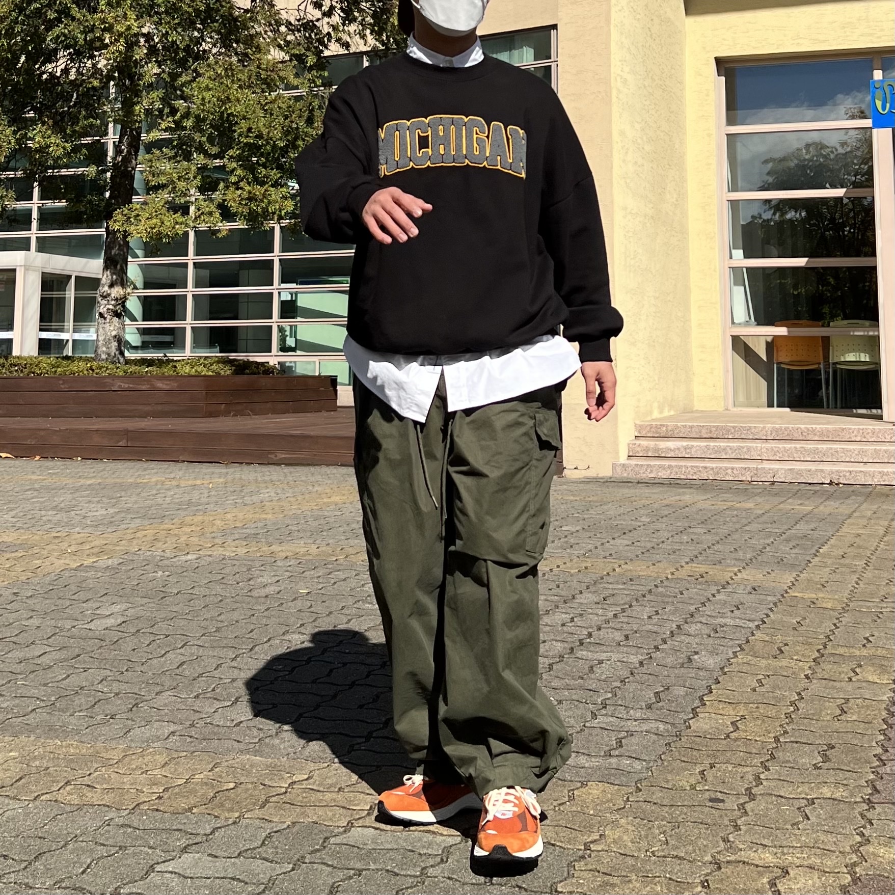 New Balance 2002R Rust Oxide 착용 스타일 - 1
