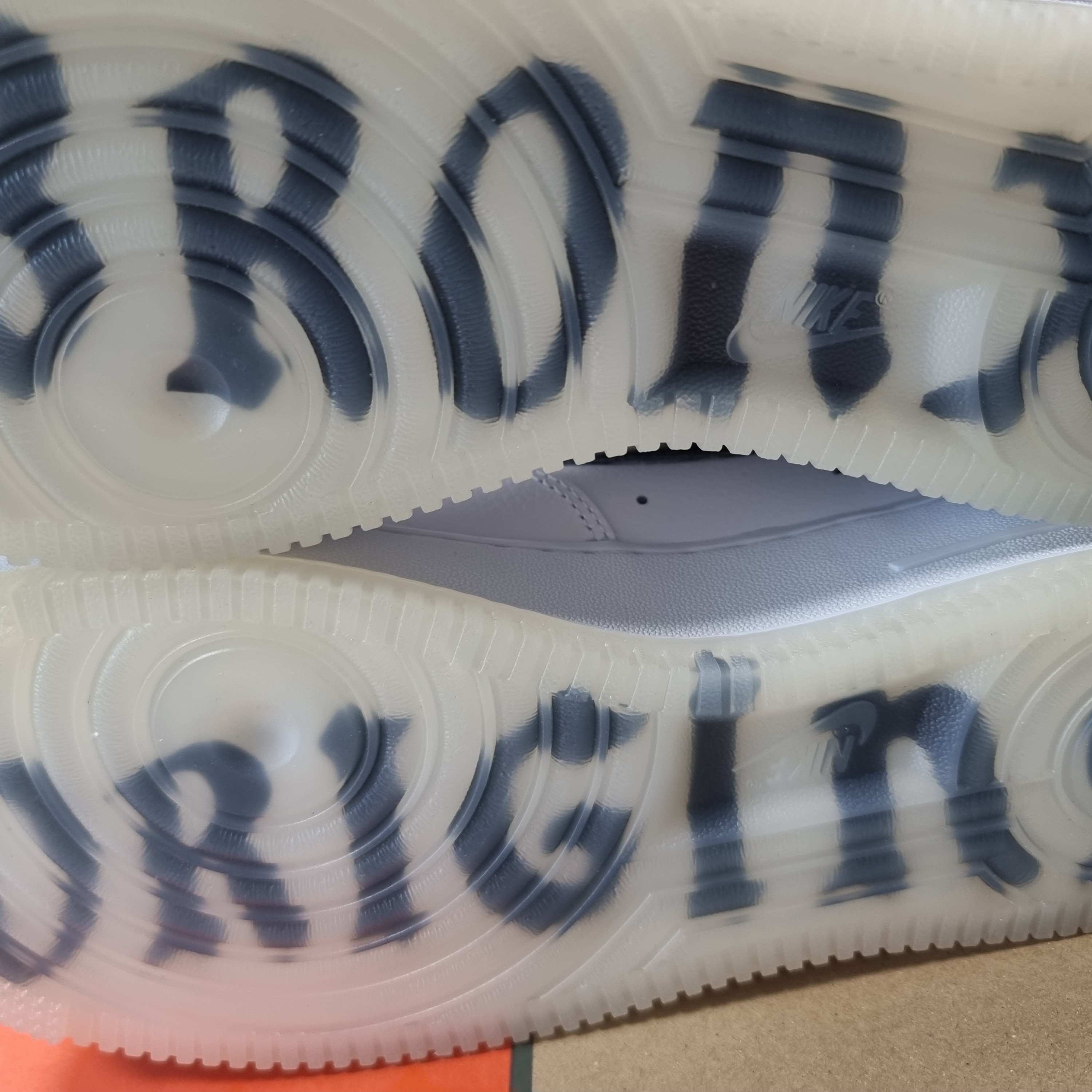 Nike Air Force 1 '07 PRM Bronx Origins 착용 스타일 - 4