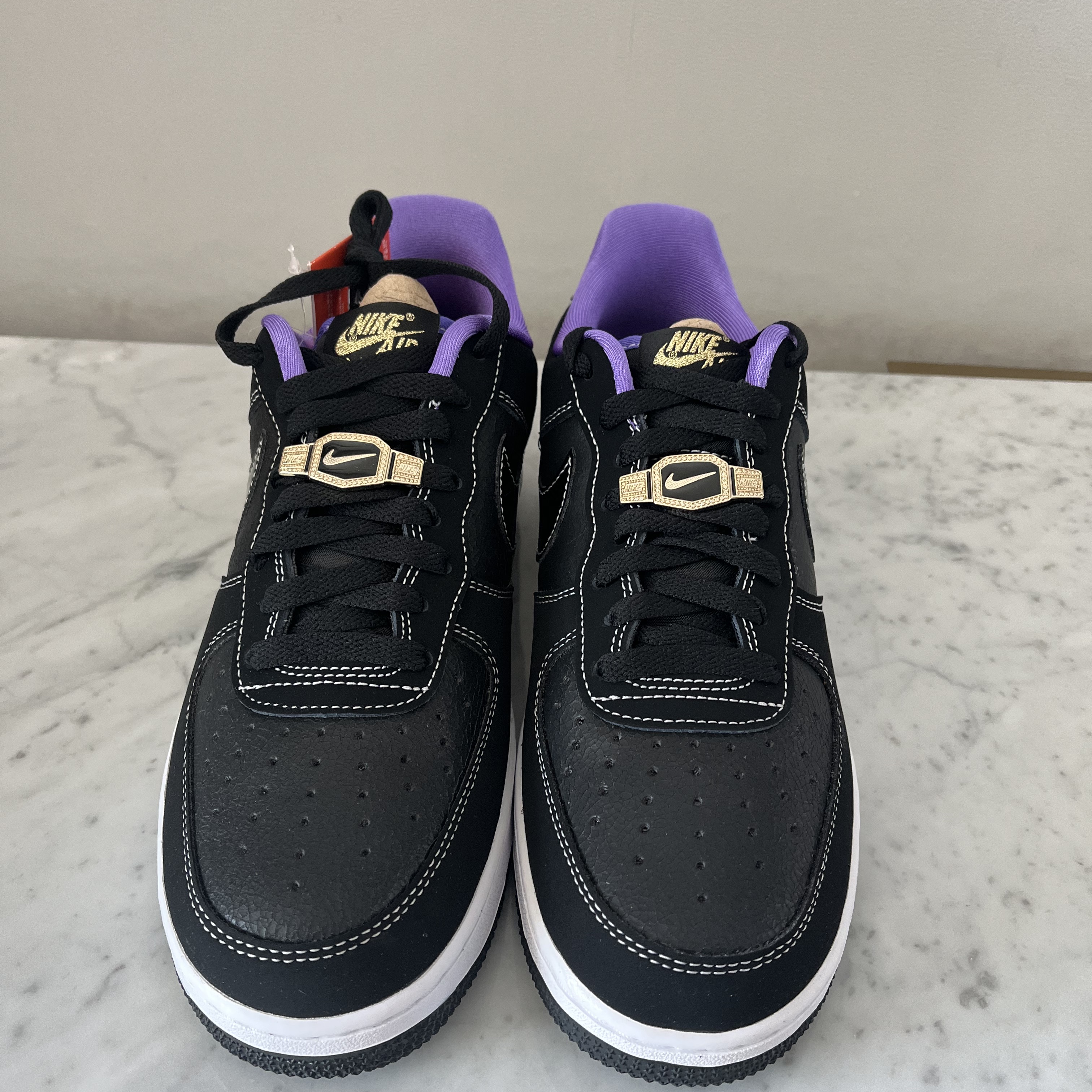 Nike Air Force 1 '07 LV8 EMB World Champions Black Iron Grey 착용 스타일 - 5
