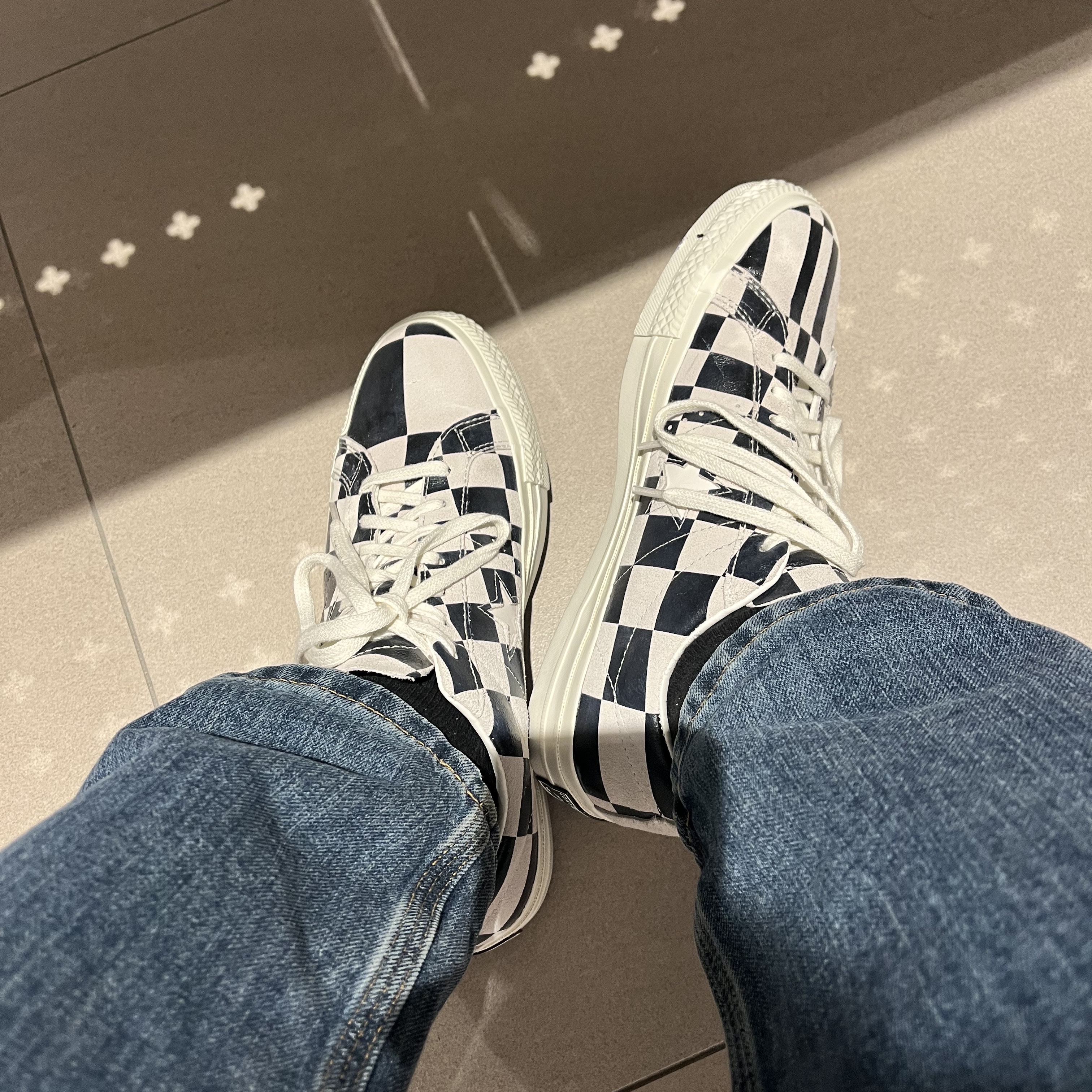 Converse One Star Ox Blocked White Black 착용 스타일