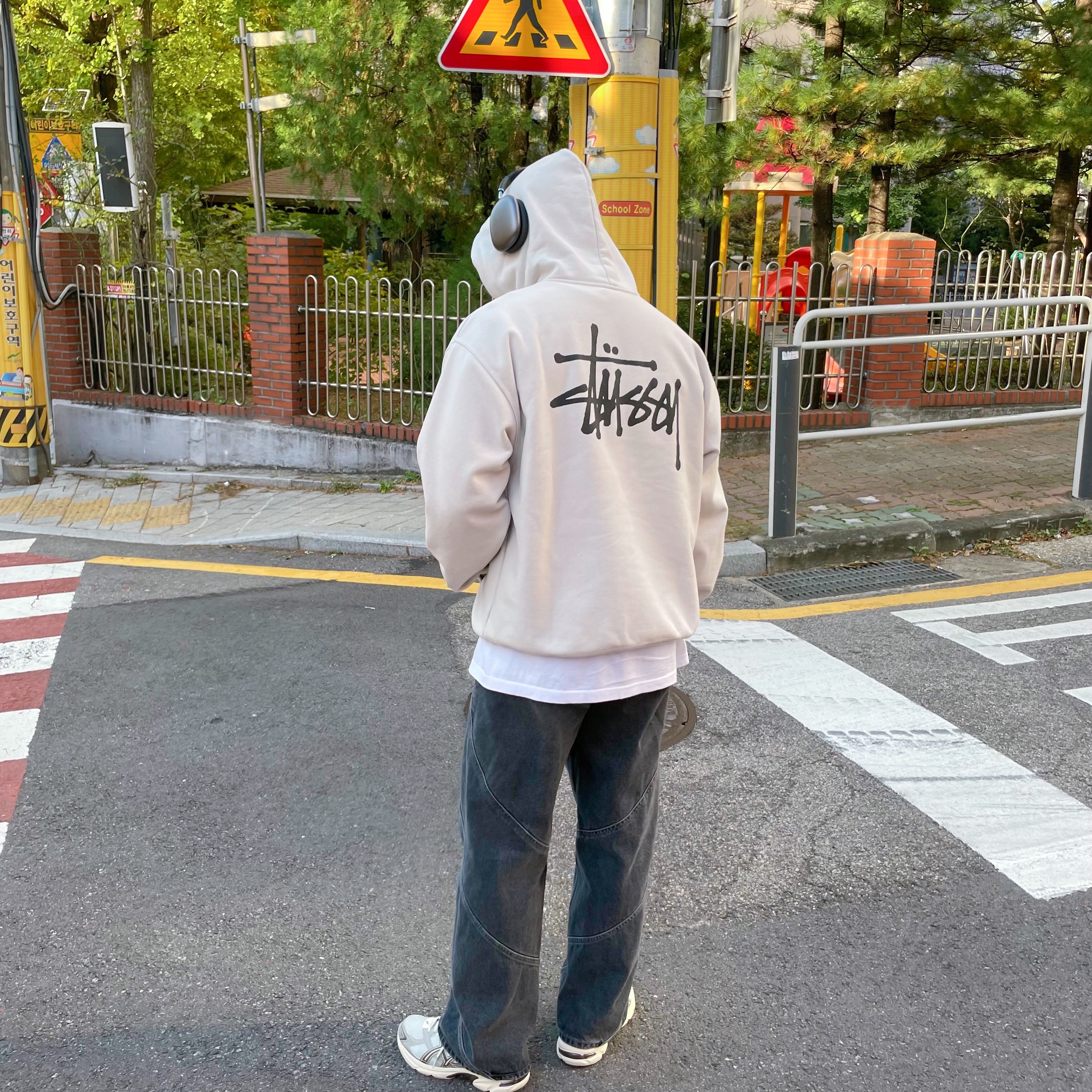 Stussy Basic Stussy Hoodie Smoke 2022, Apple AirPods Max Lightning Space Gray (Korean Ver.) 착용 스타일 - 1
