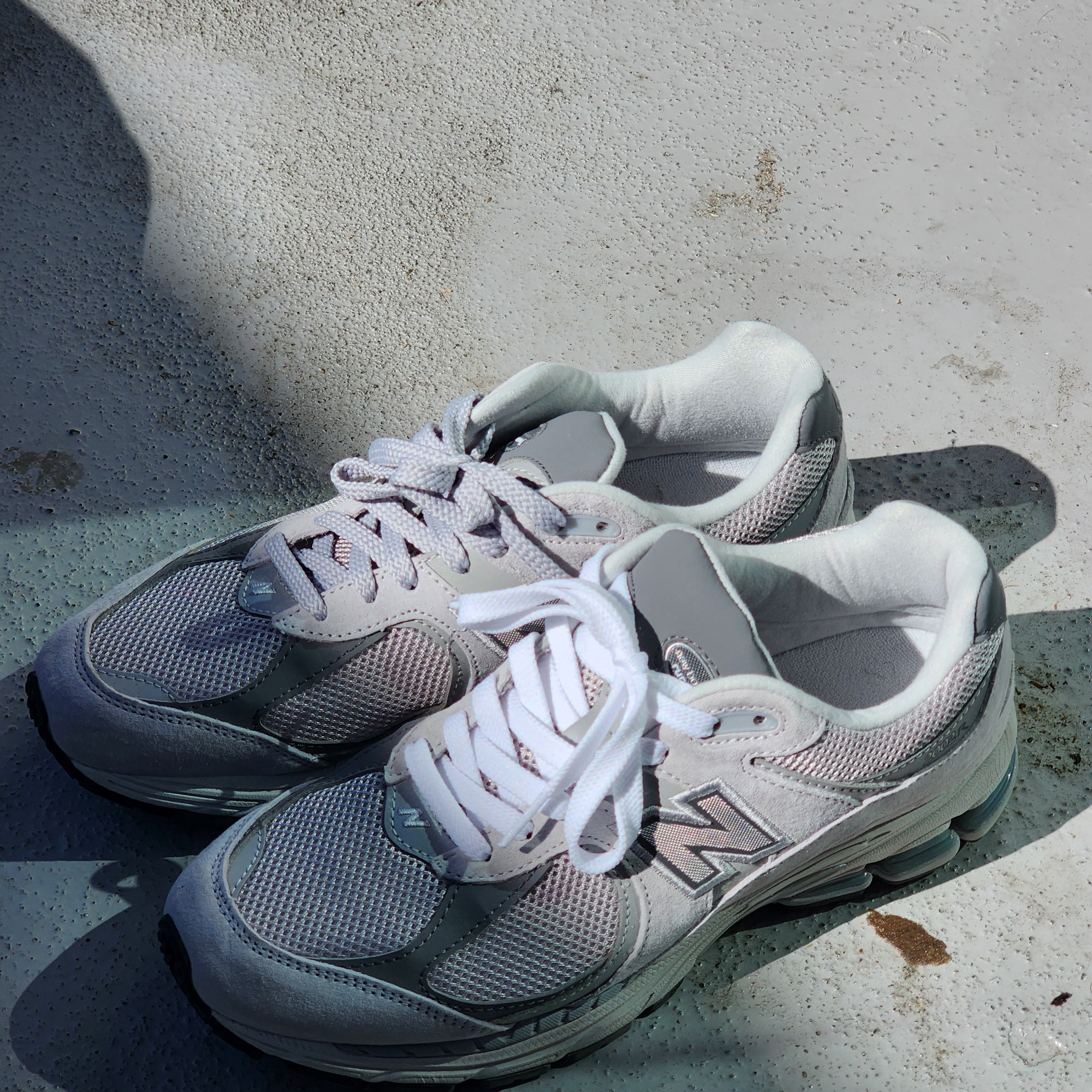 New Balance 2002R T2 Gray 착용 스타일