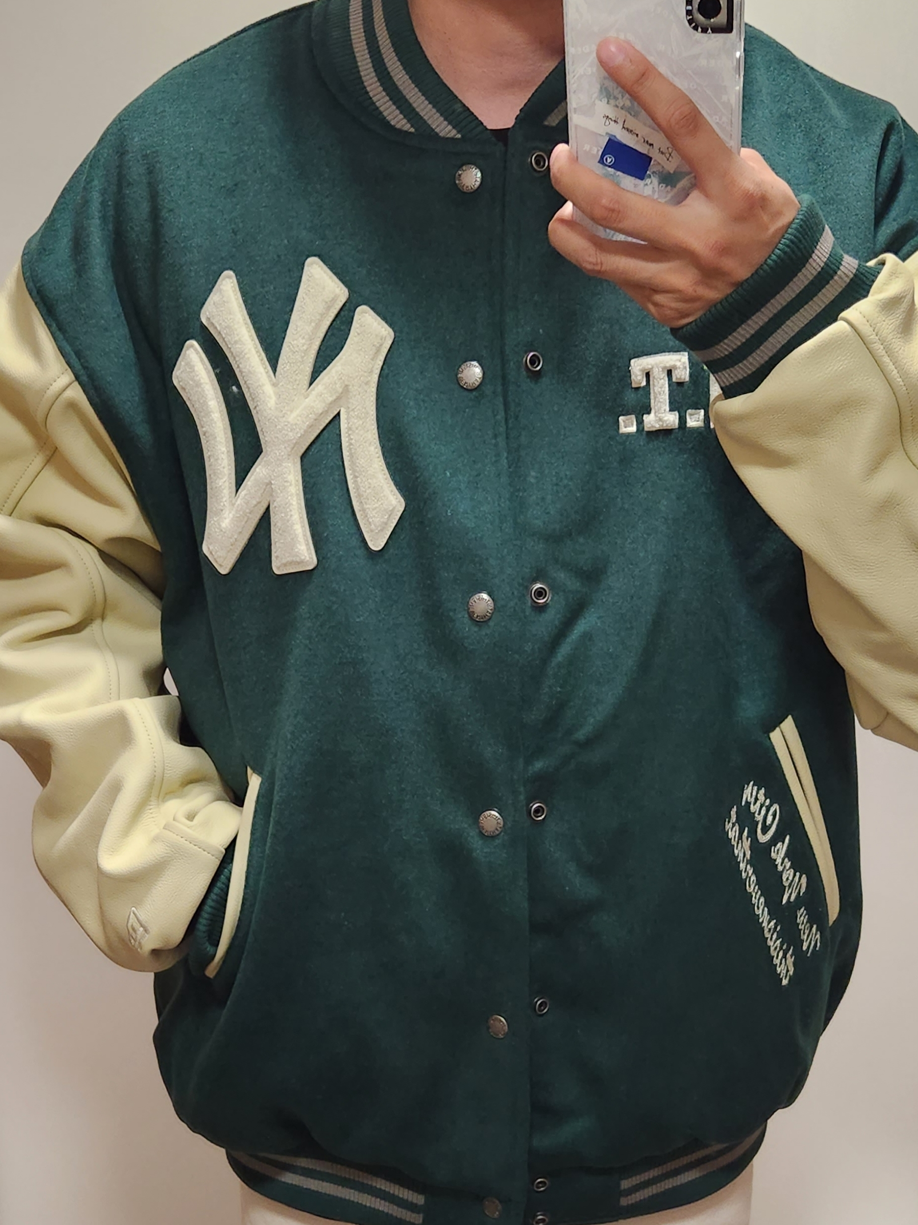 Thisisneverthat x New Era x MLB New York Yankees Varsity Jacket Dark Green, Nike x Sacai VaporWaffle Black White 착용 스타일 - 3