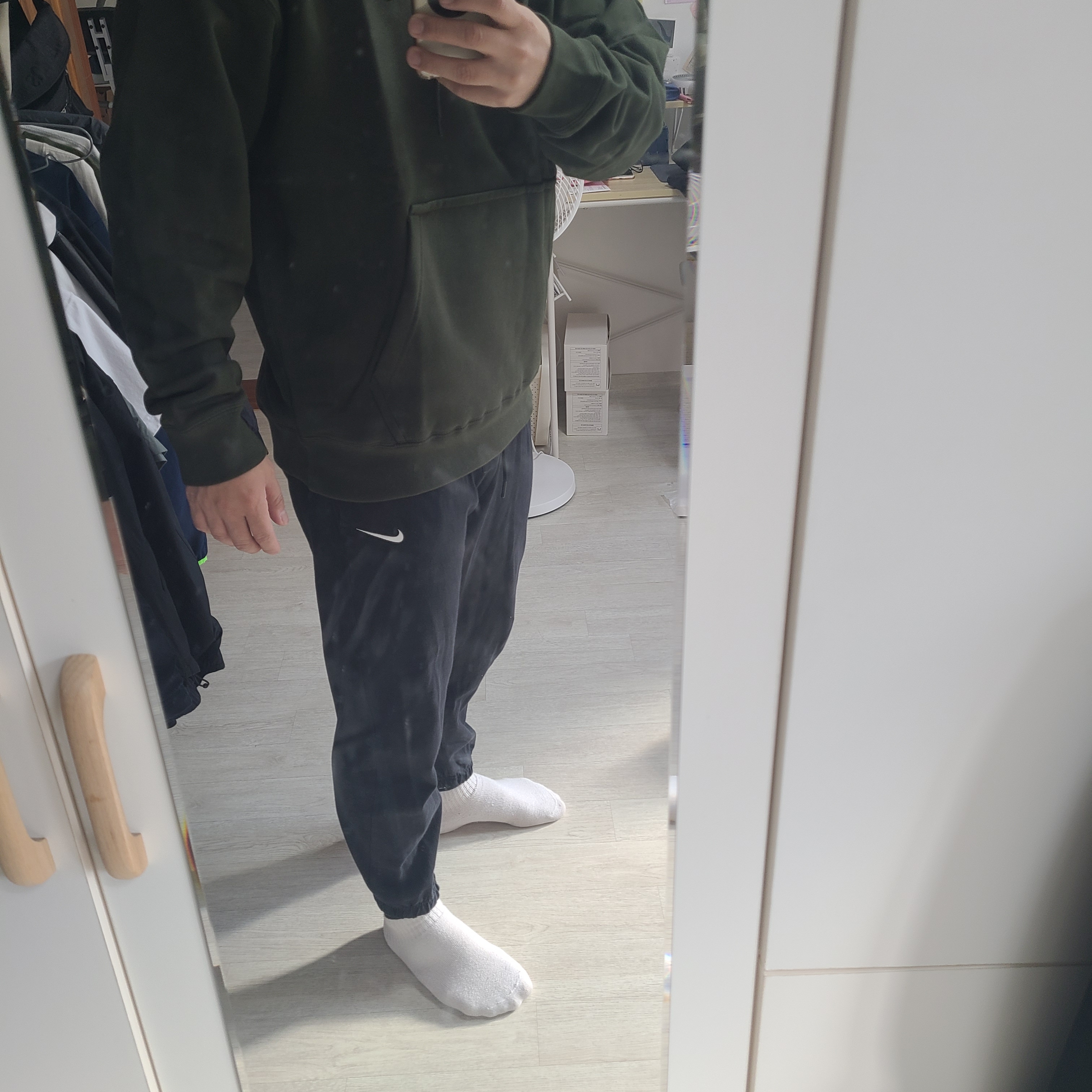 Nike x Billie Eilish NRG Fleece Hoodie Sequoia - Asia 착용 스타일 - 1