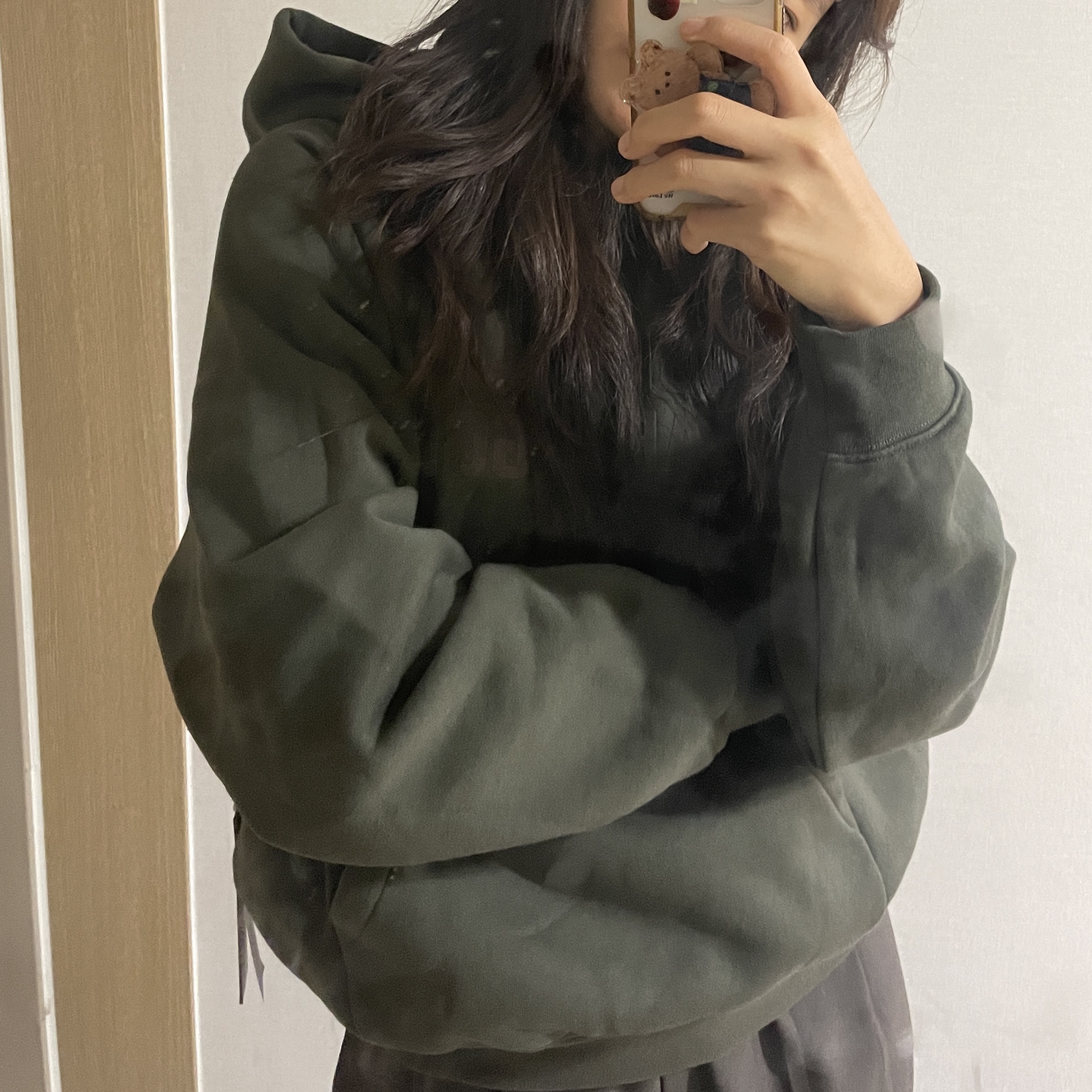 Essentials Hoodie Off Black - 22FW 착용 스타일 - 1
