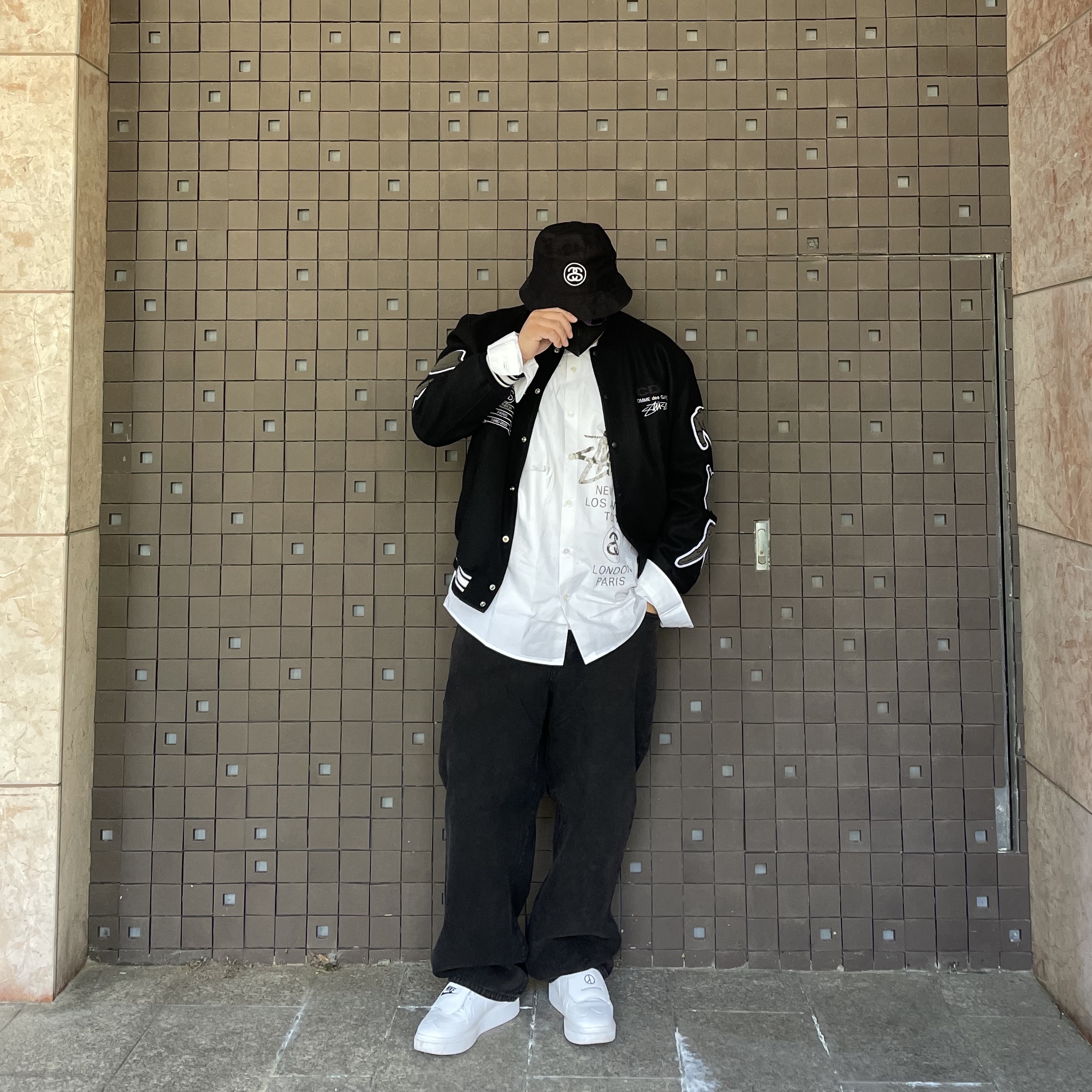 Nike x Peaceminusone Kwondo1 White, Stussy SS Link Deep Bucket Hat Black 착용 스타일 - 2