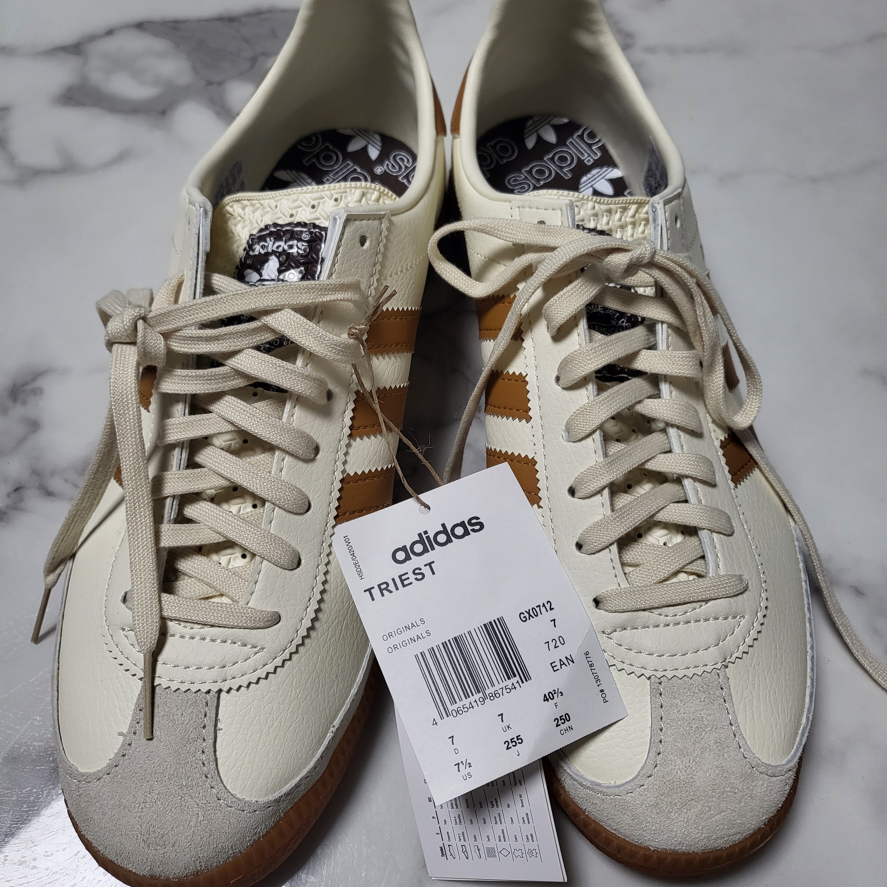 Adidas City Series Triest Cream White 착용 스타일