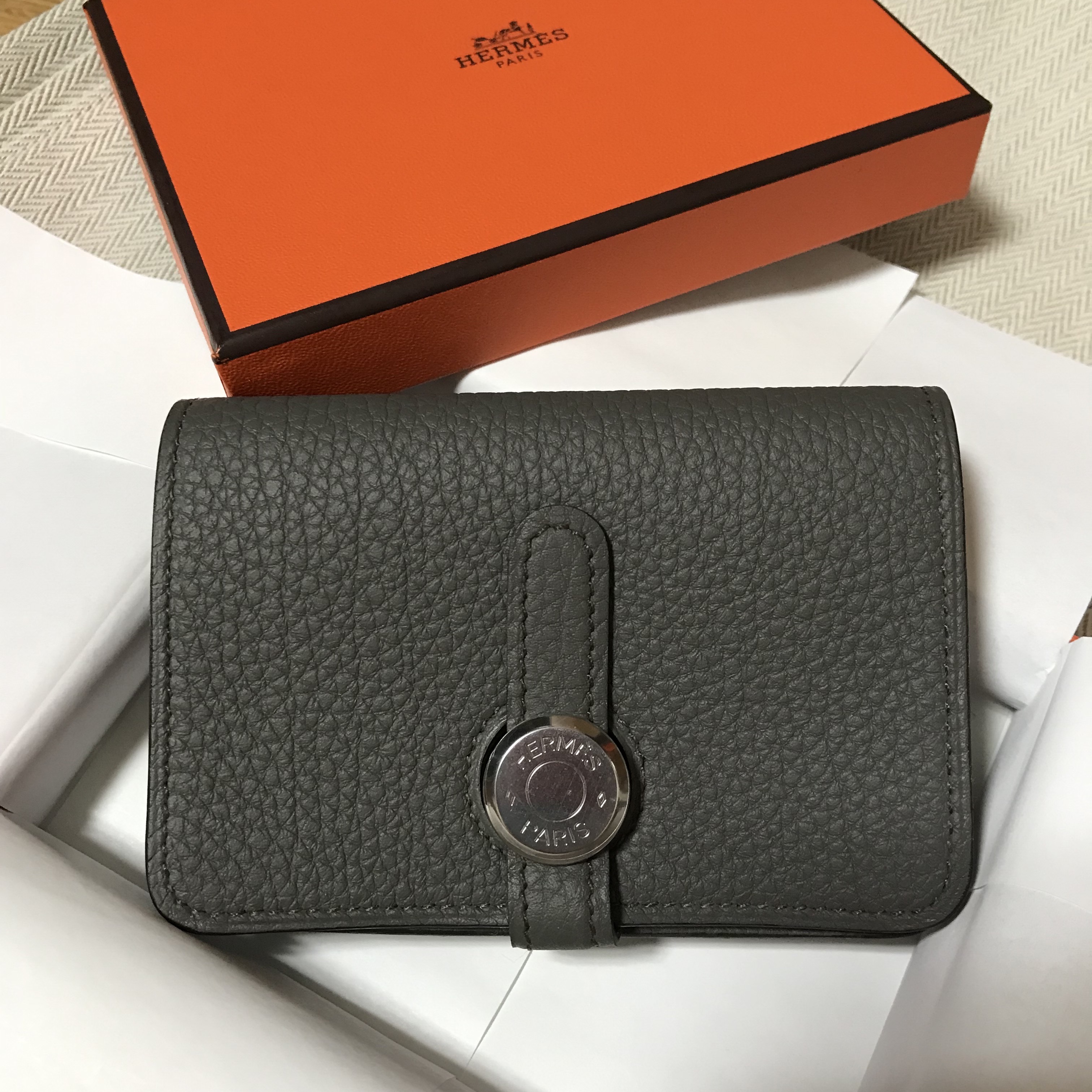 Hermes Dogon Card Holder Togo & Palladium Gris Etain 착용 스타일