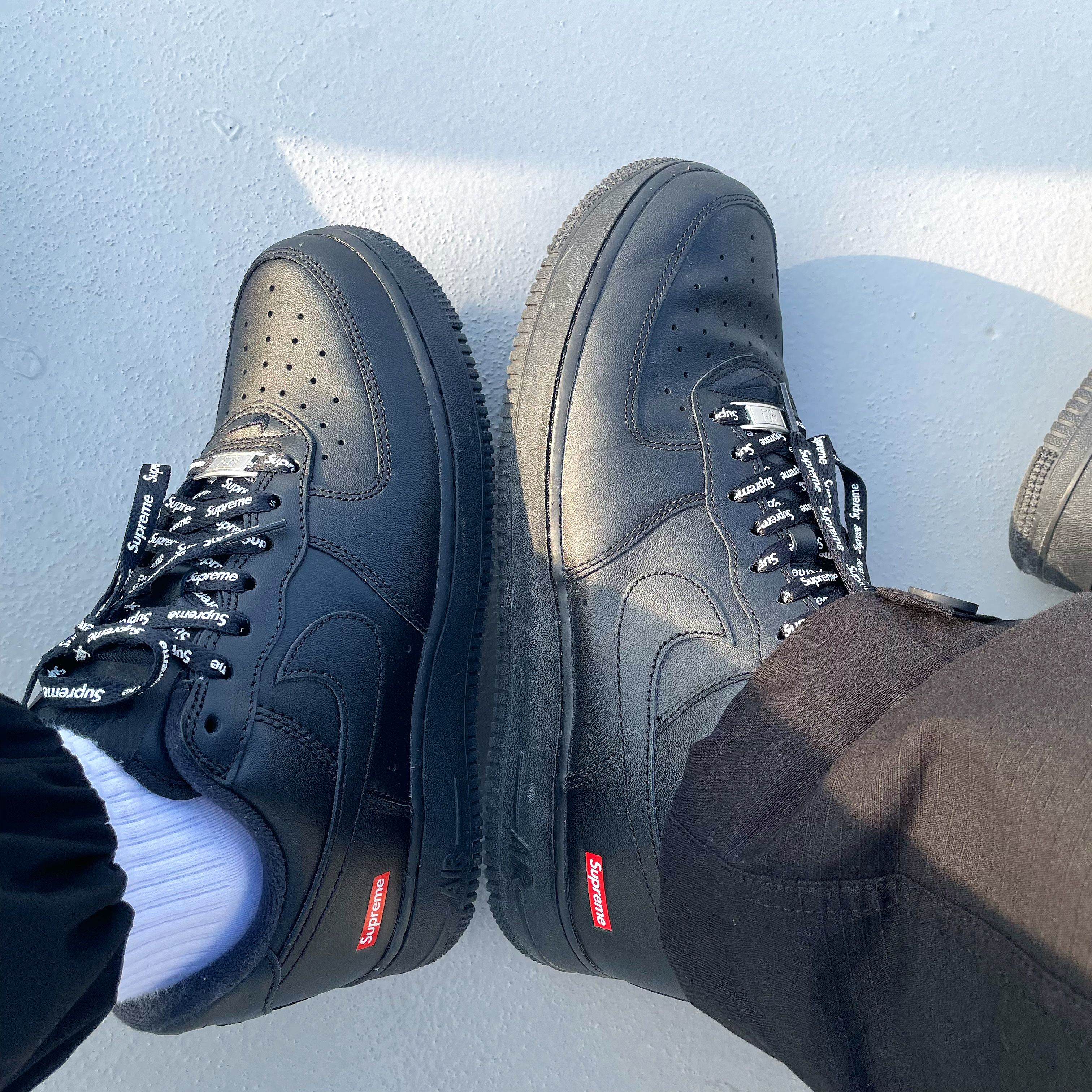 Nike x Supreme Air Force 1 Low Black 착용 스타일
