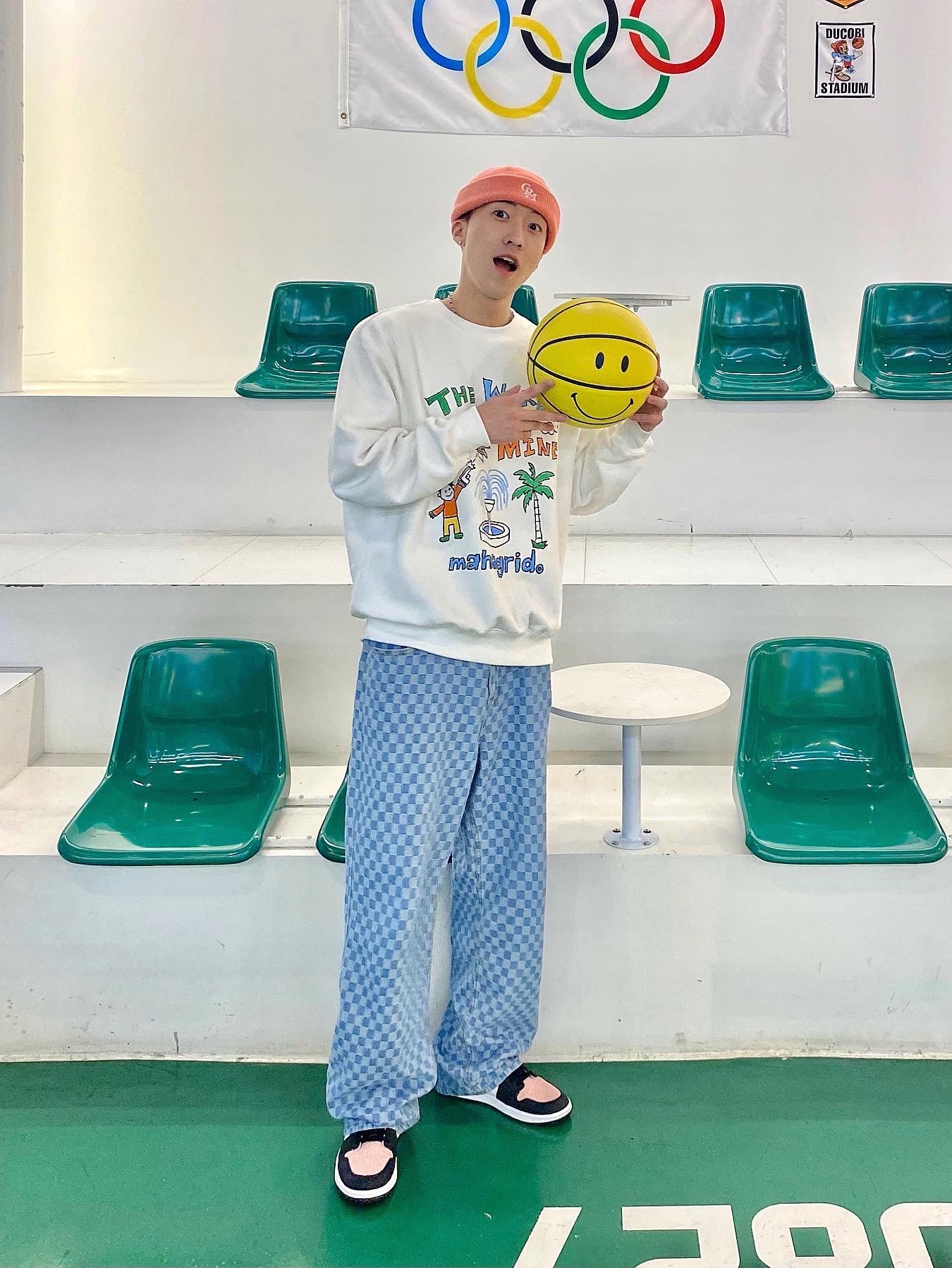 Jordan 1 Retro Low OG Bleached Coral 착용 스타일