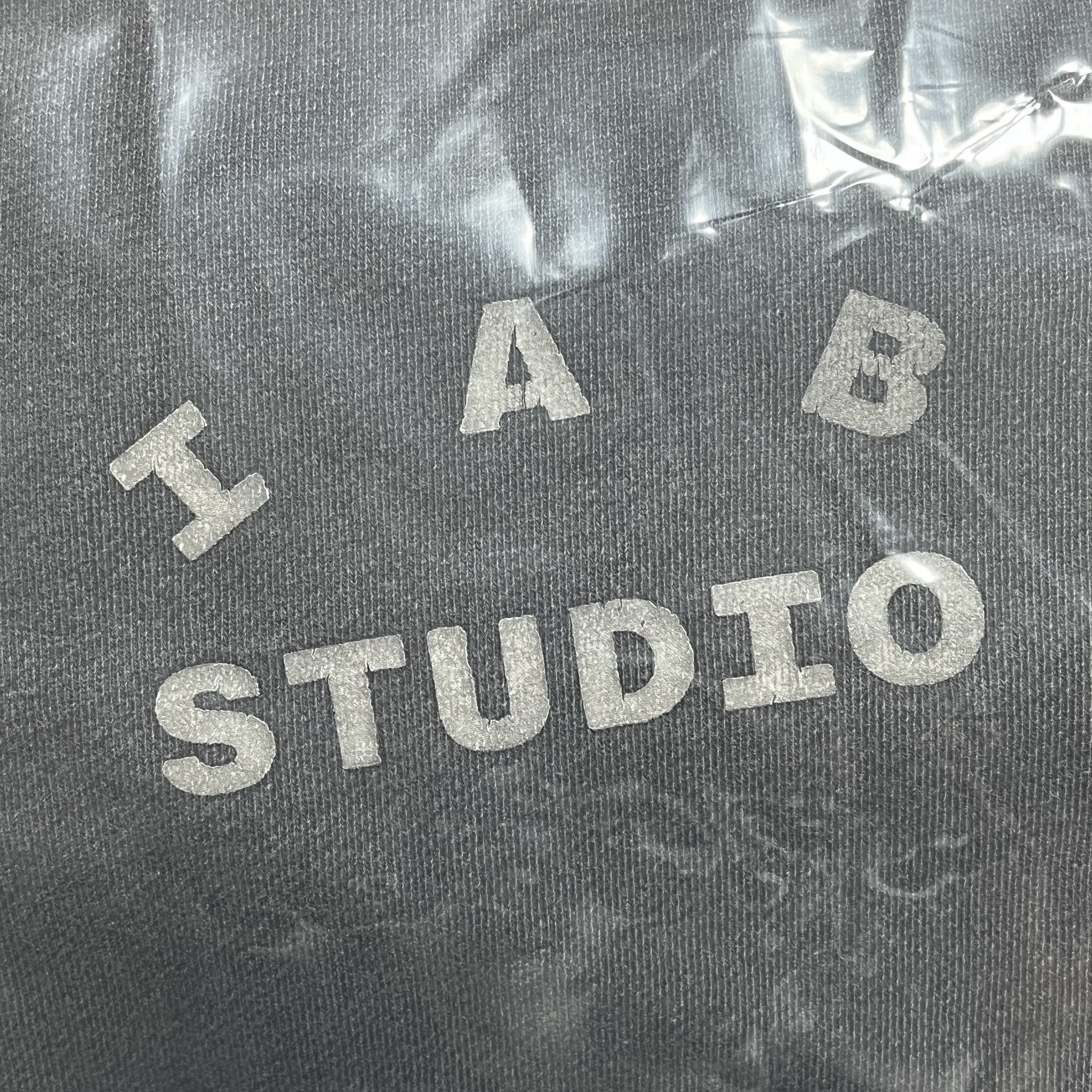 IAB Studio Pigment Hoodie & Sack Black 착용 스타일 - 1