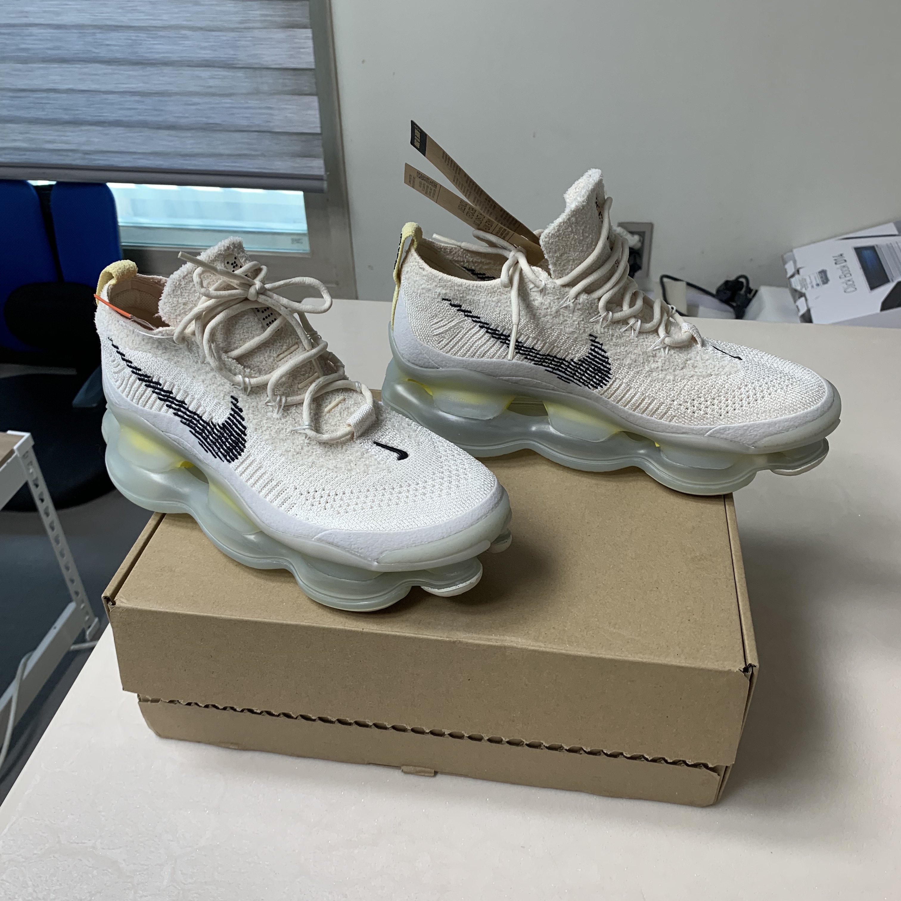 Nike Air Max Scorpion Flyknit Lemon Wash 착용 스타일 - 5