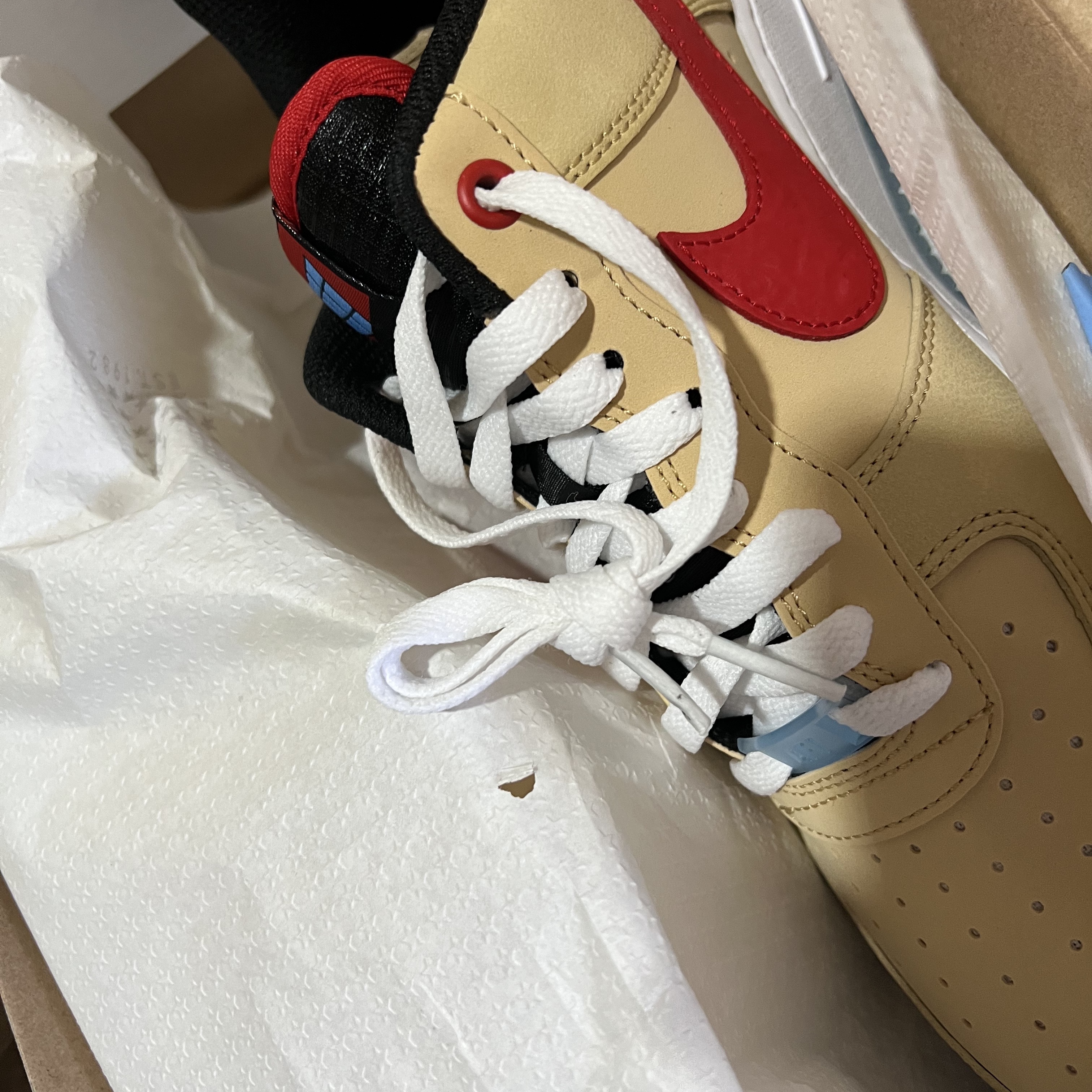Nike Air Force 1 '07 LV8 Satellite Sesame 착용 스타일 - 2