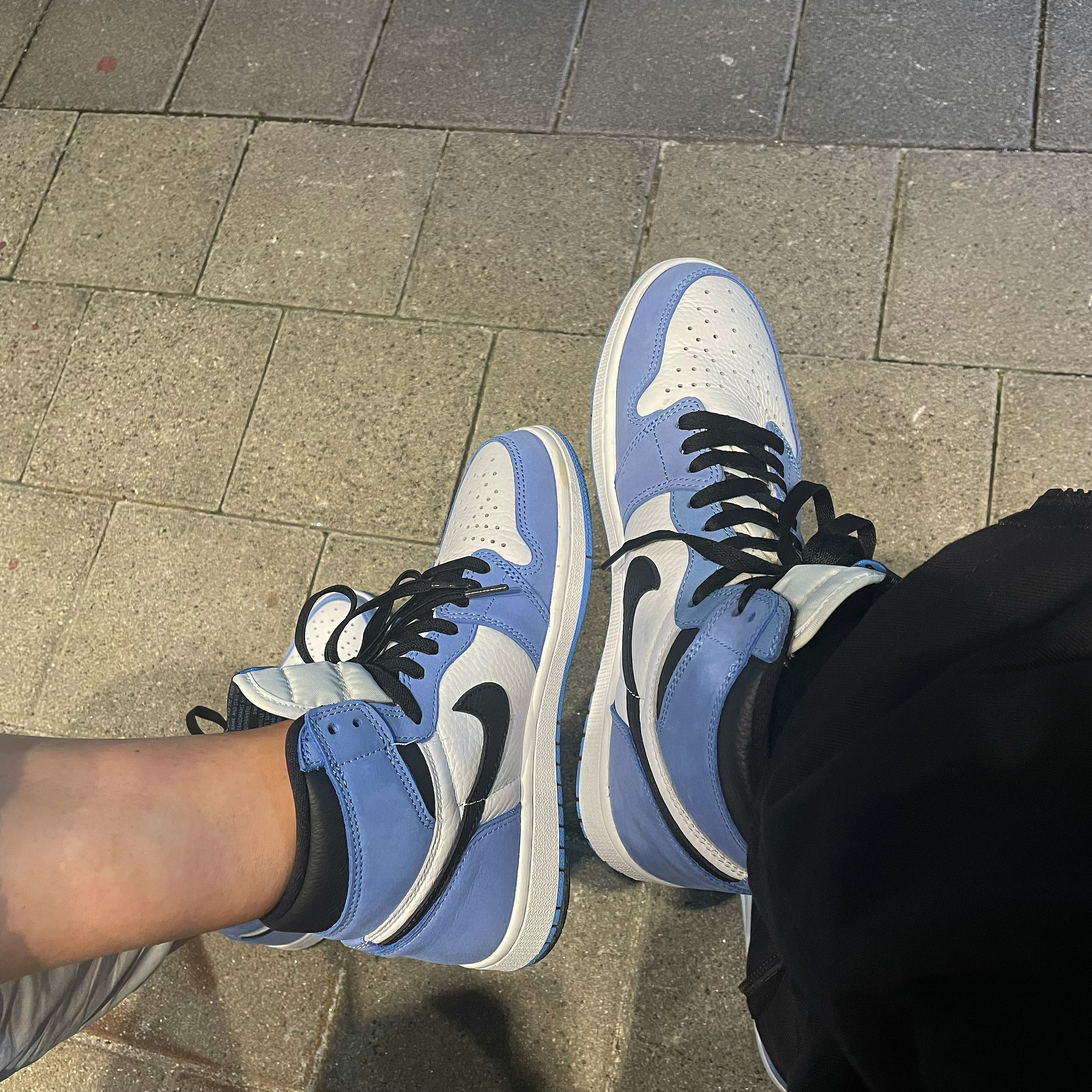 Jordan 1 Retro High OG University Blue 착용 스타일
