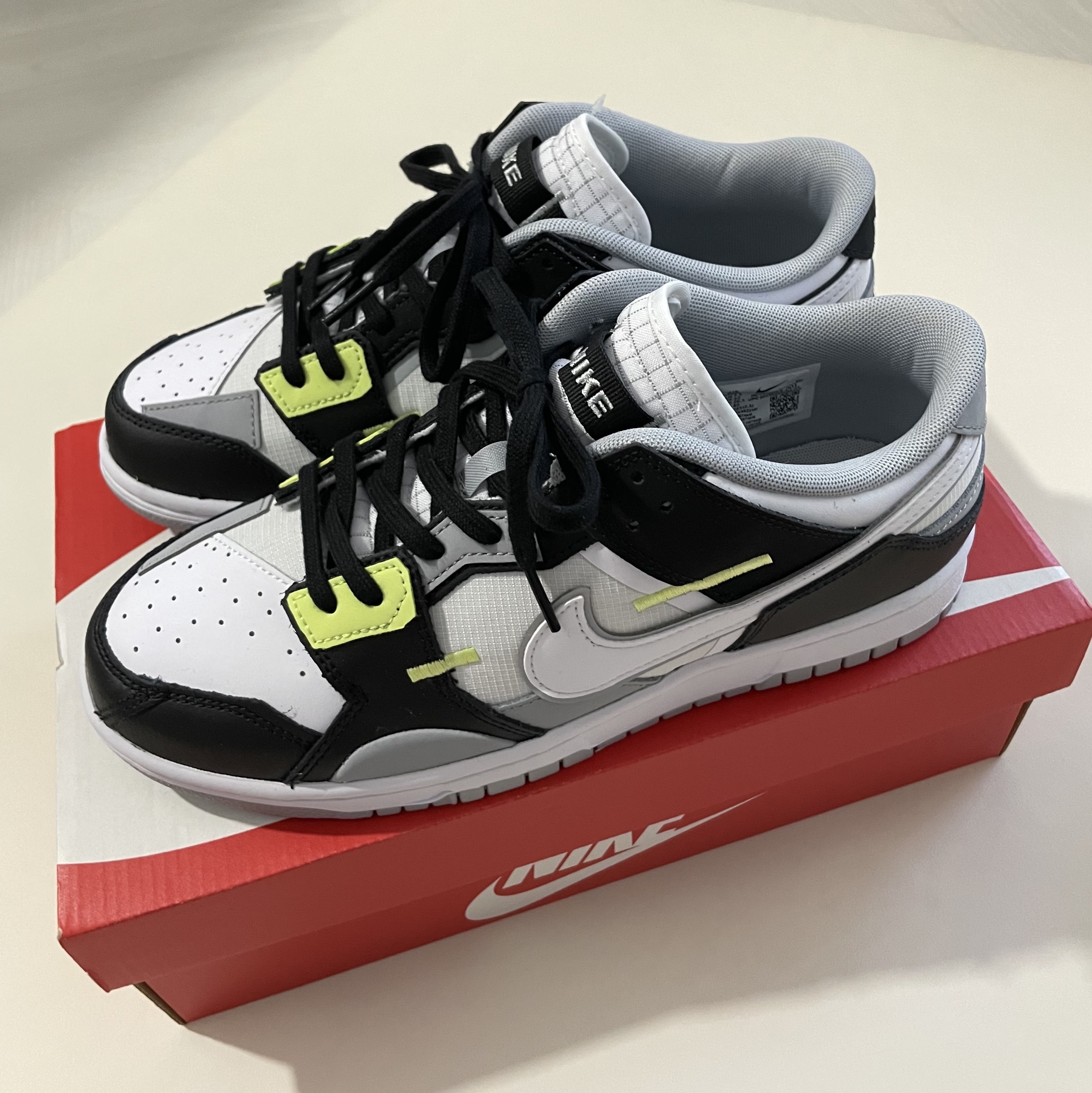 Nike Dunk Scrap Black Lemon Twist 착용 스타일