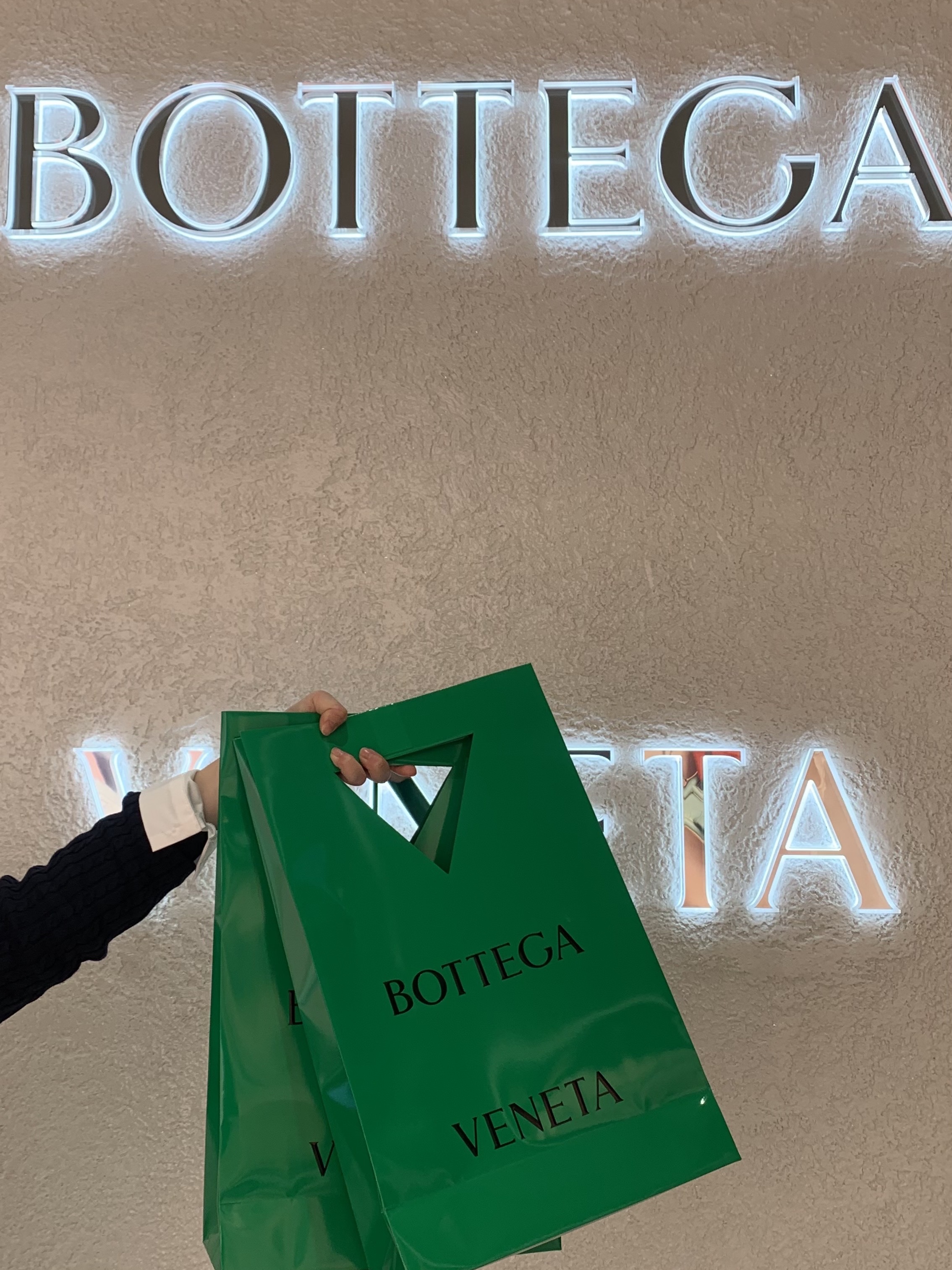 Bottega Veneta Credit Card Case Calfskin Parakeet 착용 스타일 - 1