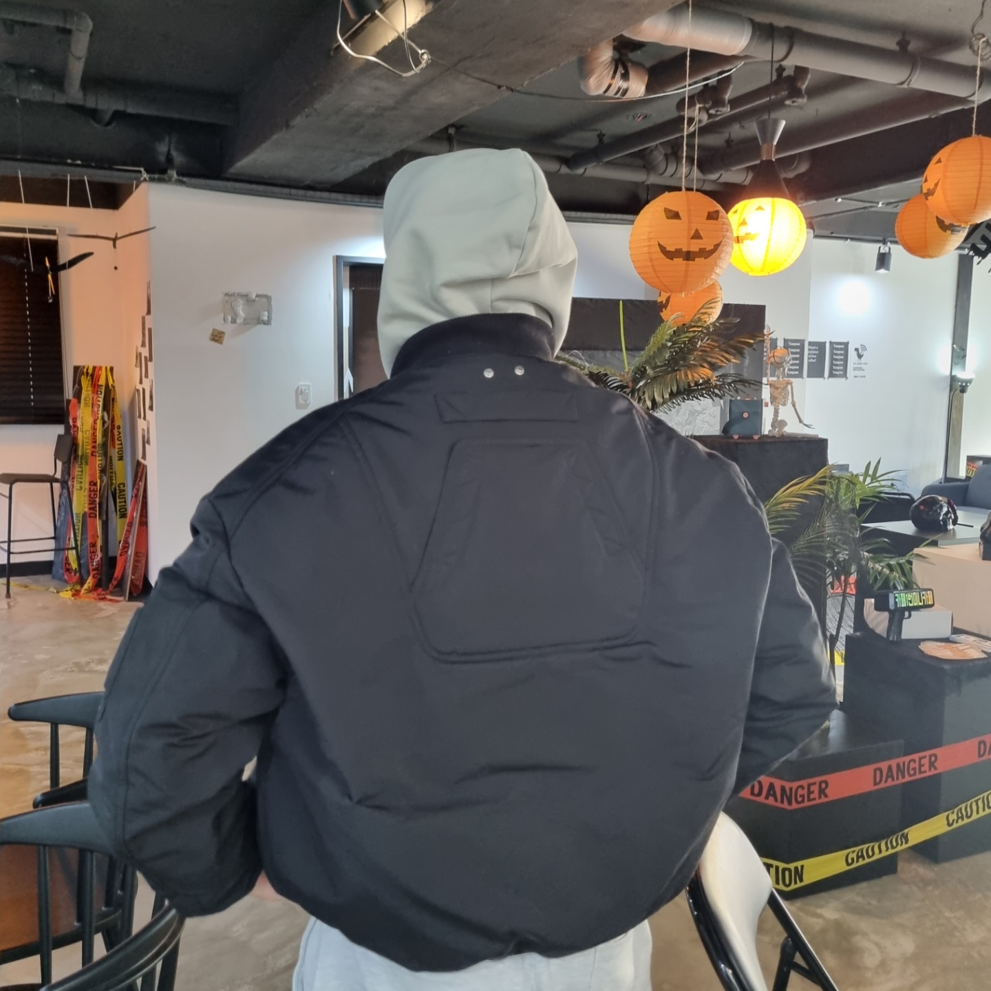 Undermycar Ababell Multi Flap Oversized Bomber Beluga - 22SS, Nike x Sacai VaporWaffle Black White 착용 스타일 - 1