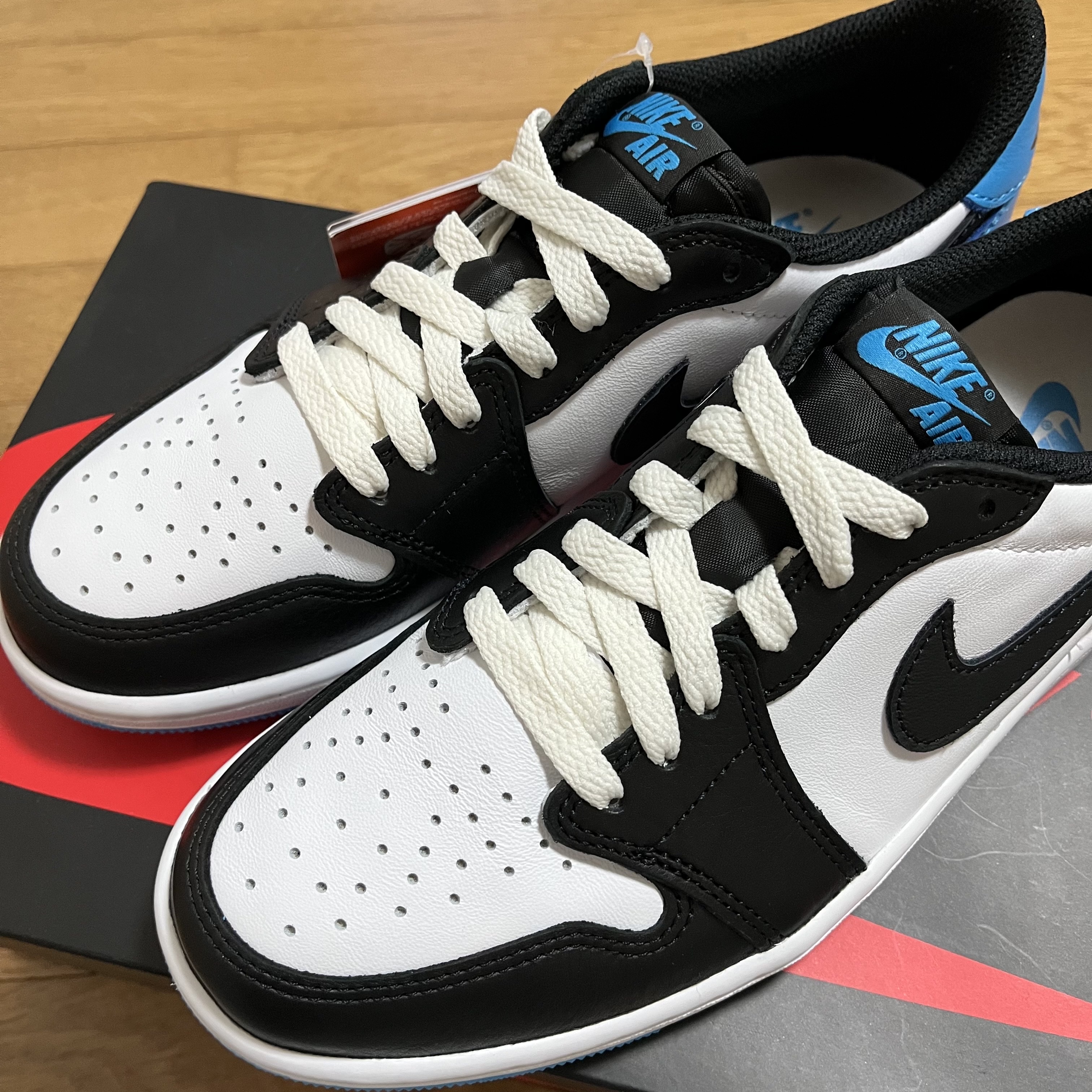 Jordan 1 Retro Low OG Black and Dark Powder Blue 착용 스타일